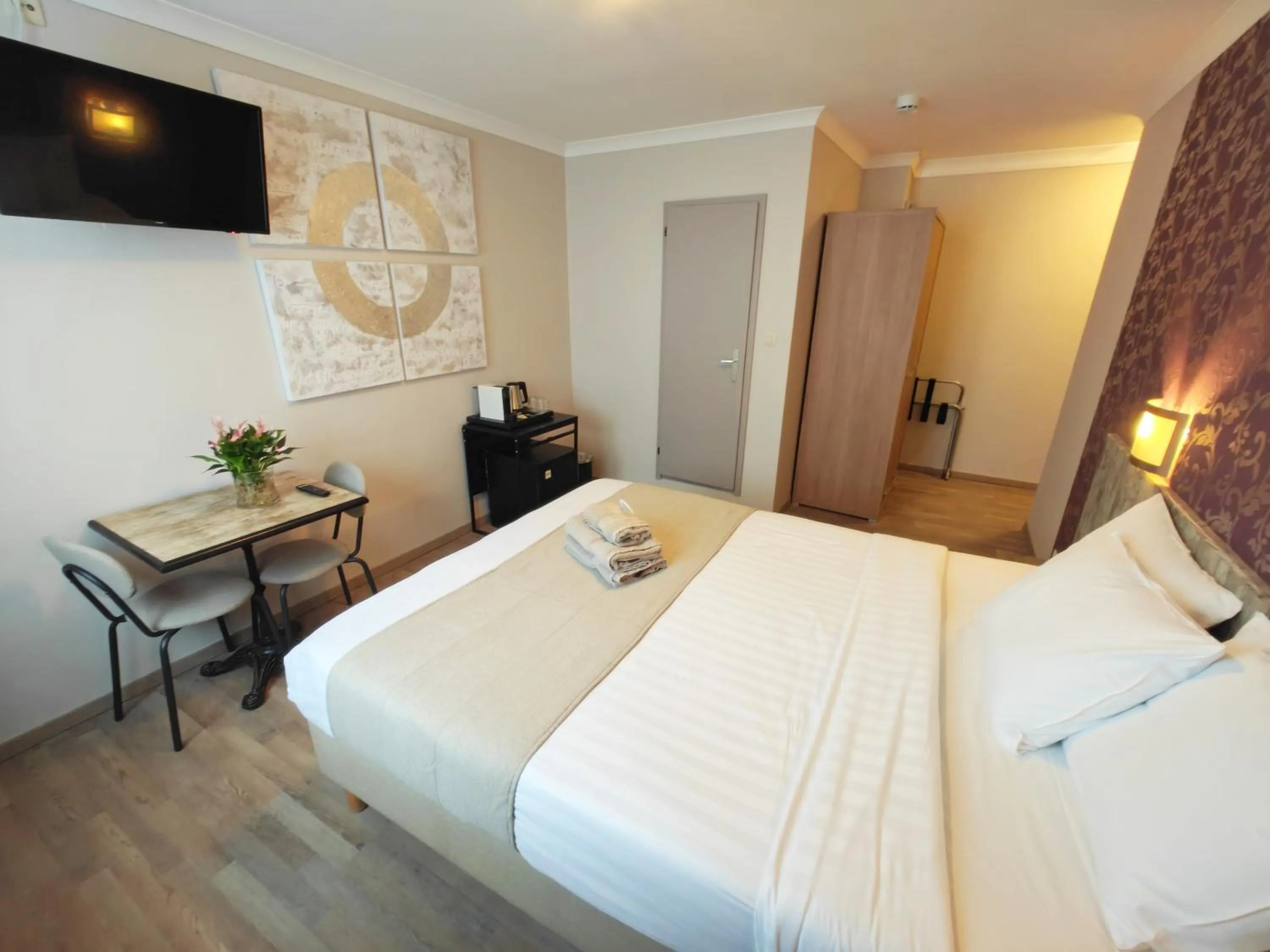 Photo of the whole room, Bed in Hotel Tropicana