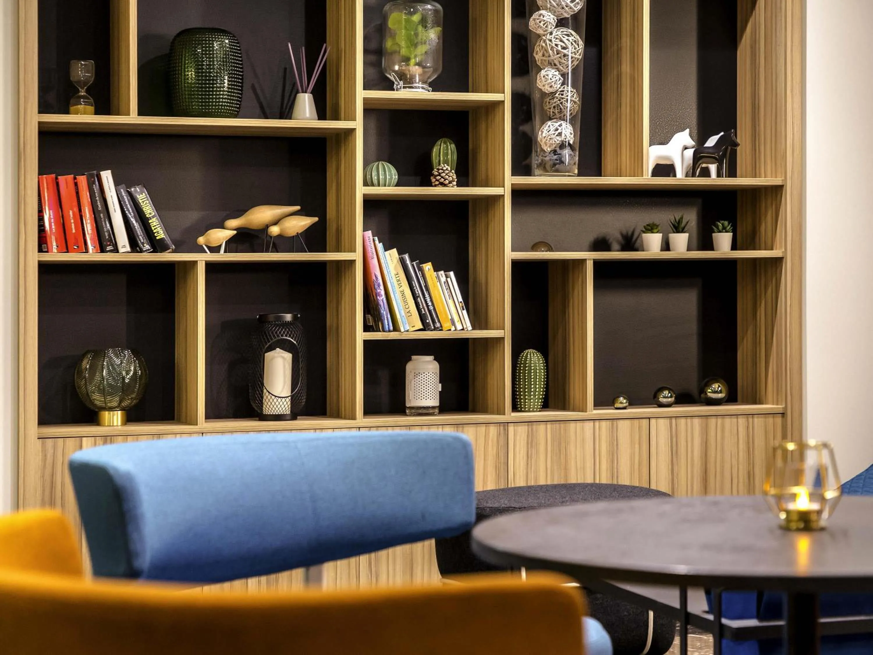 Lounge or bar in Mercure Cavaillon