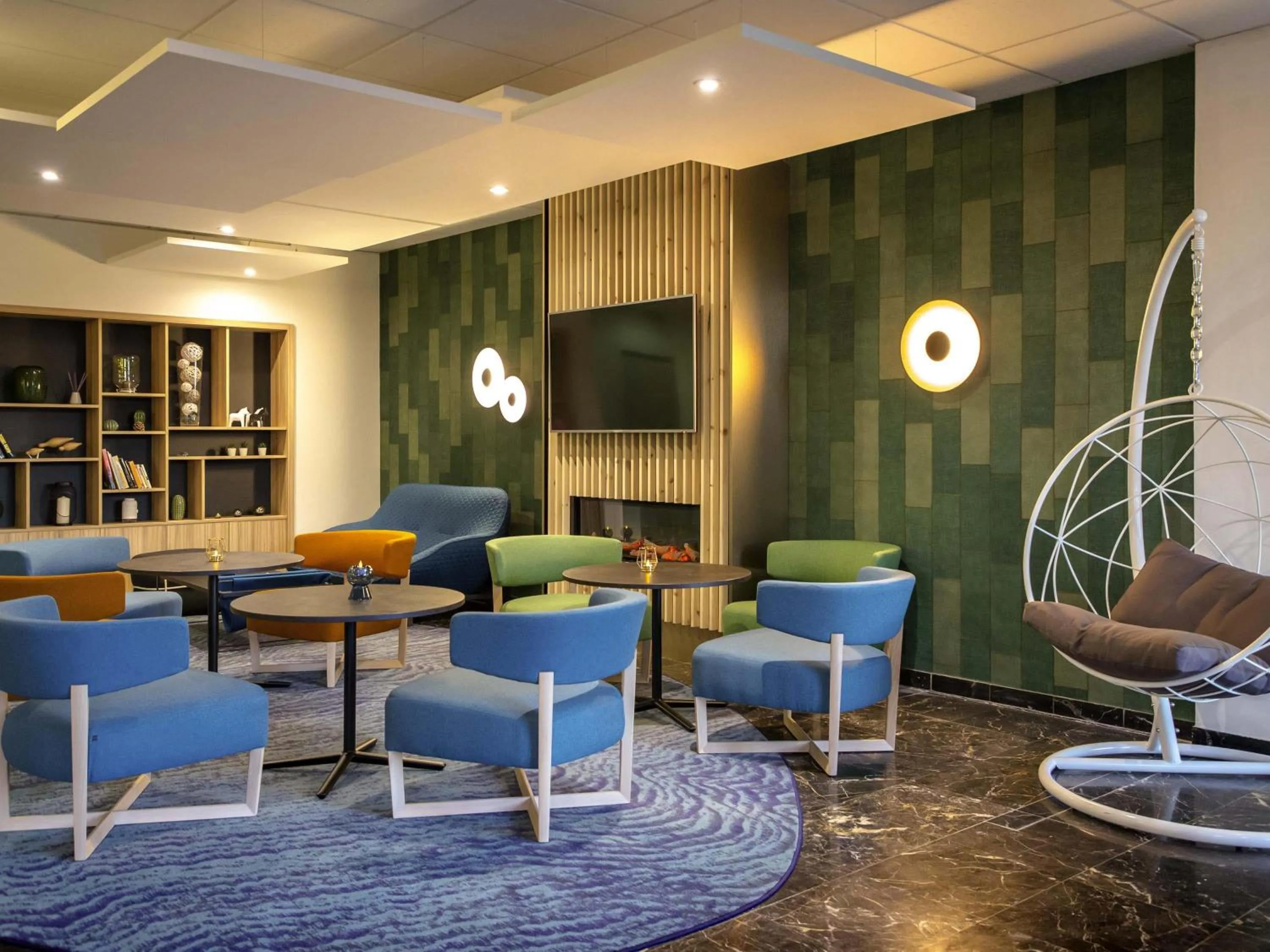 Lounge or bar in Mercure Cavaillon