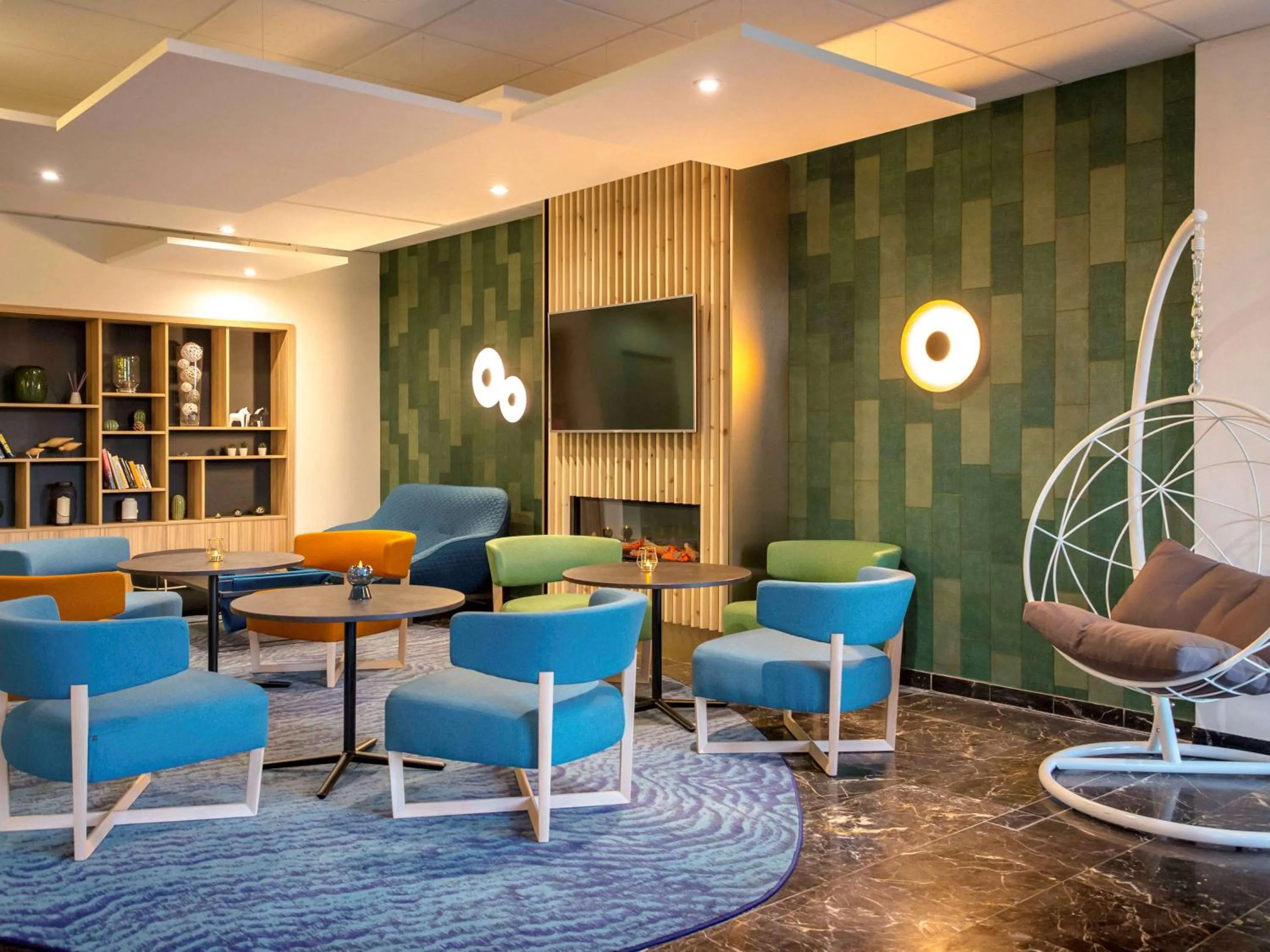 Lounge or bar in Mercure Cavaillon