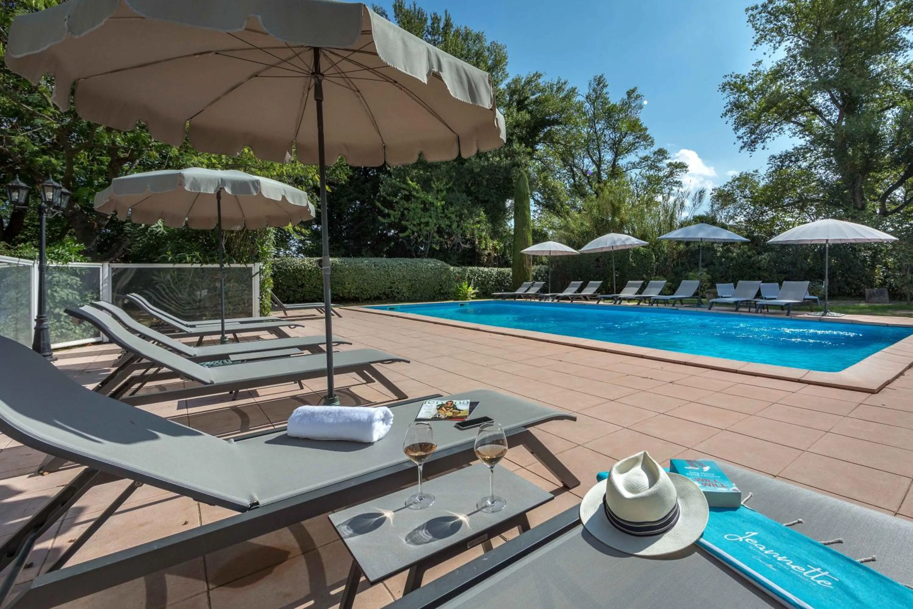 Swimming pool in Mercure Cavaillon