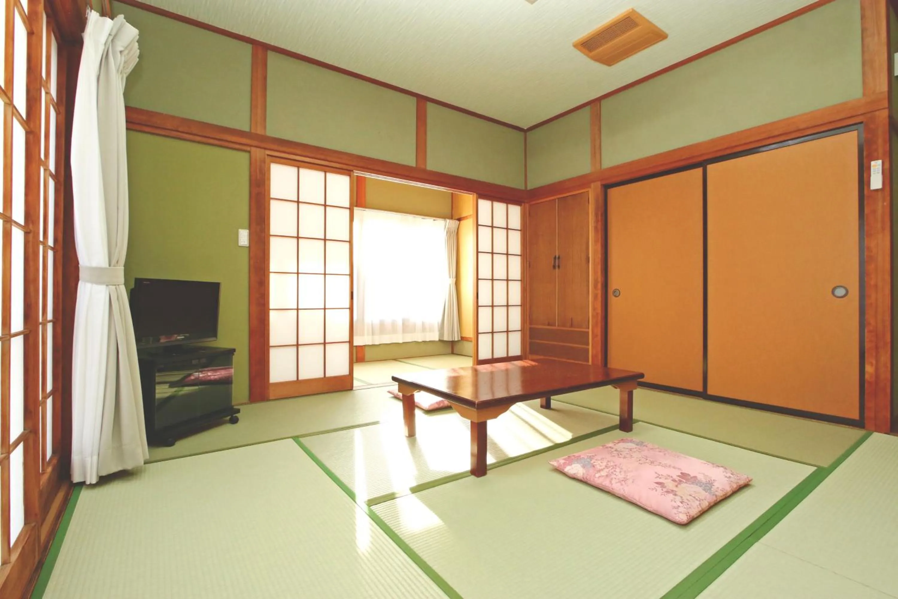 Photo of the whole room in Hanamizuki