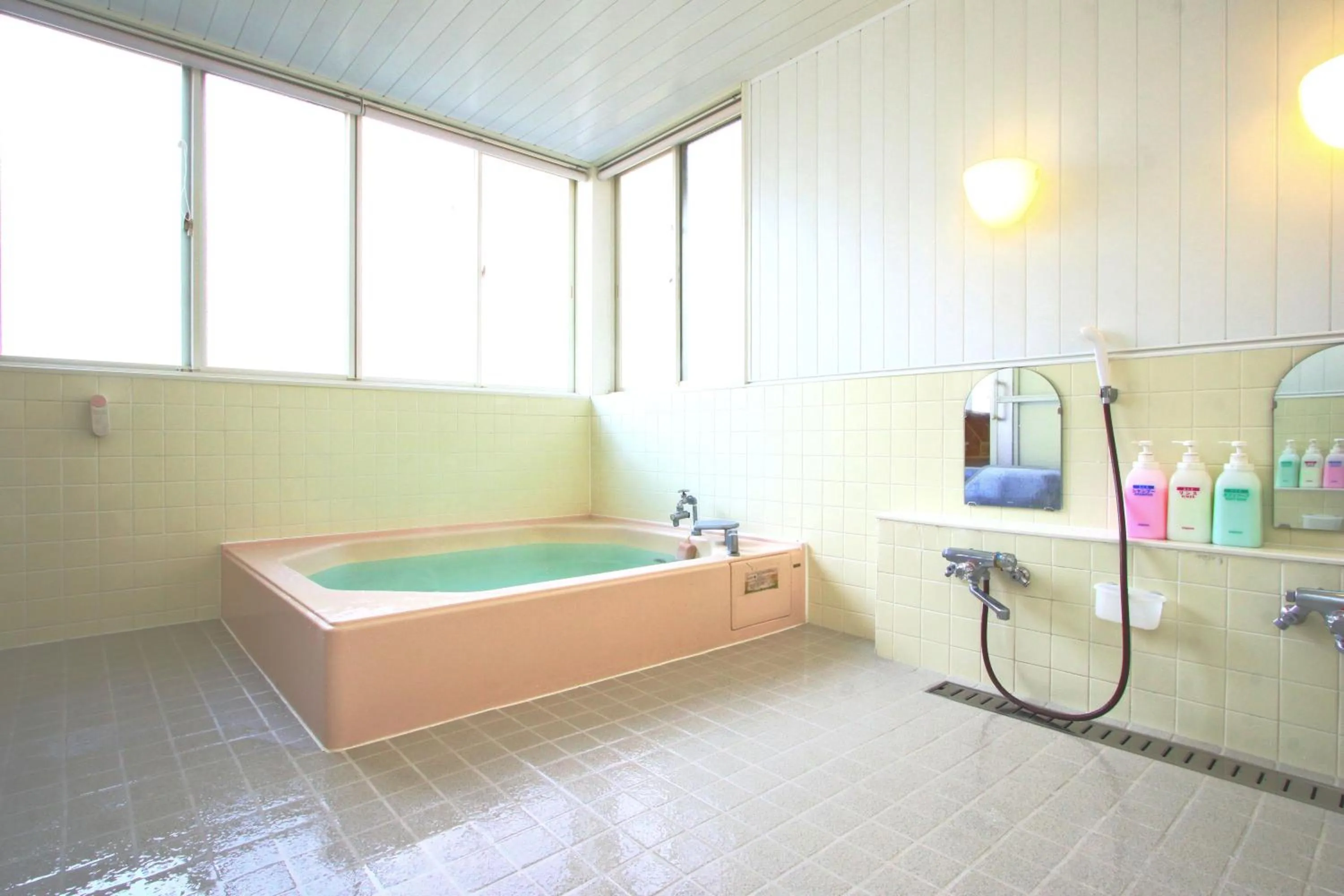 Public Bath in Hanamizuki