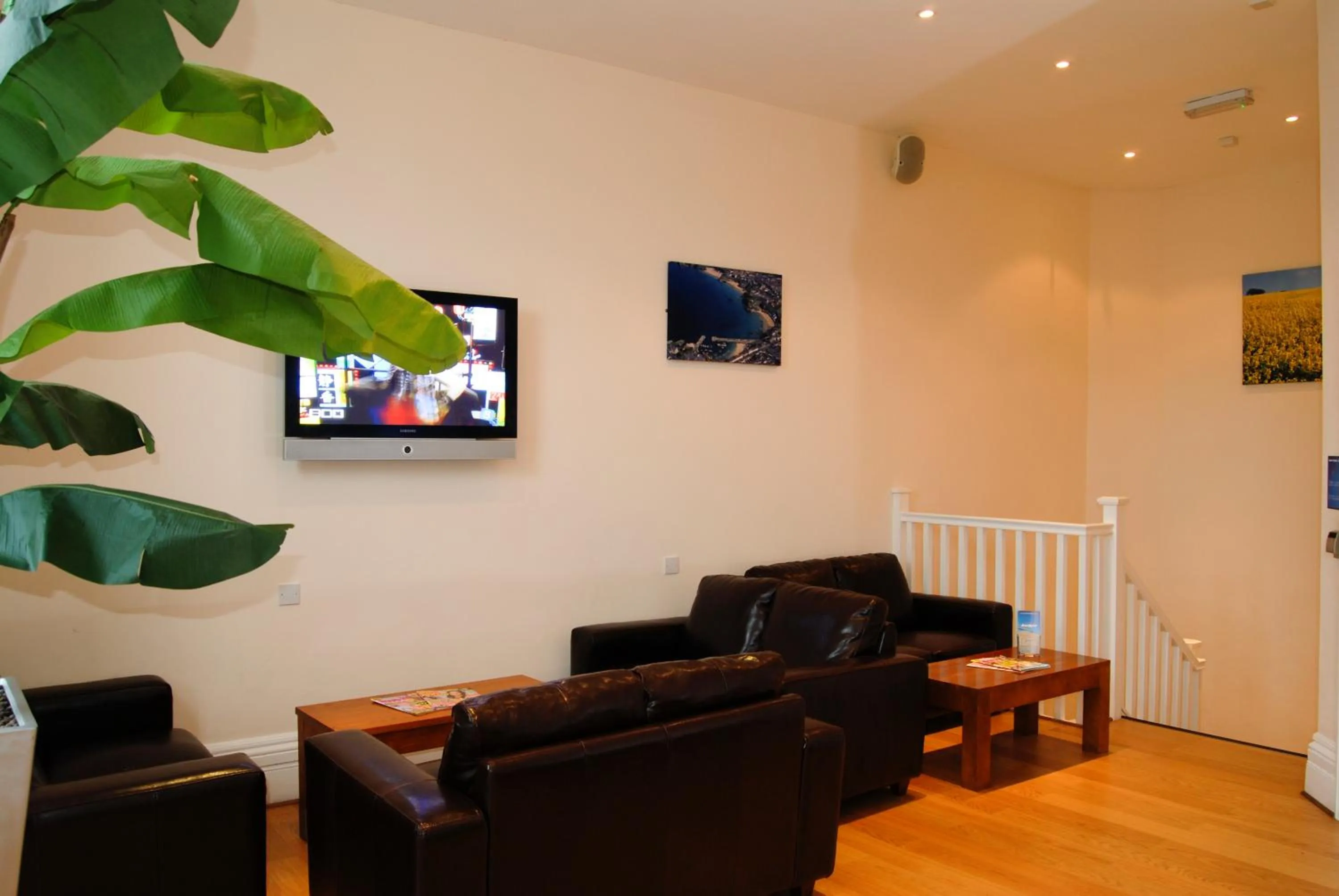 Lobby or reception, TV/Entertainment Center in Berties Lodge