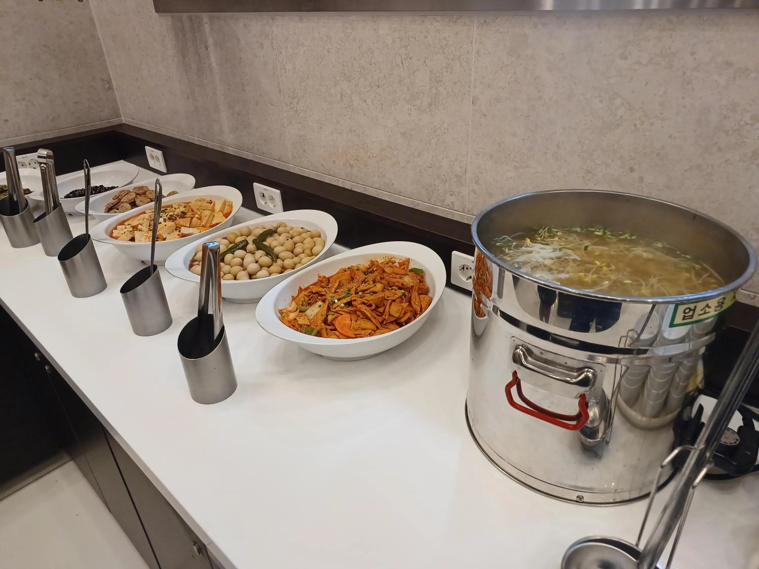 Buffet breakfast in Toyoko Inn Ulsan Samsan