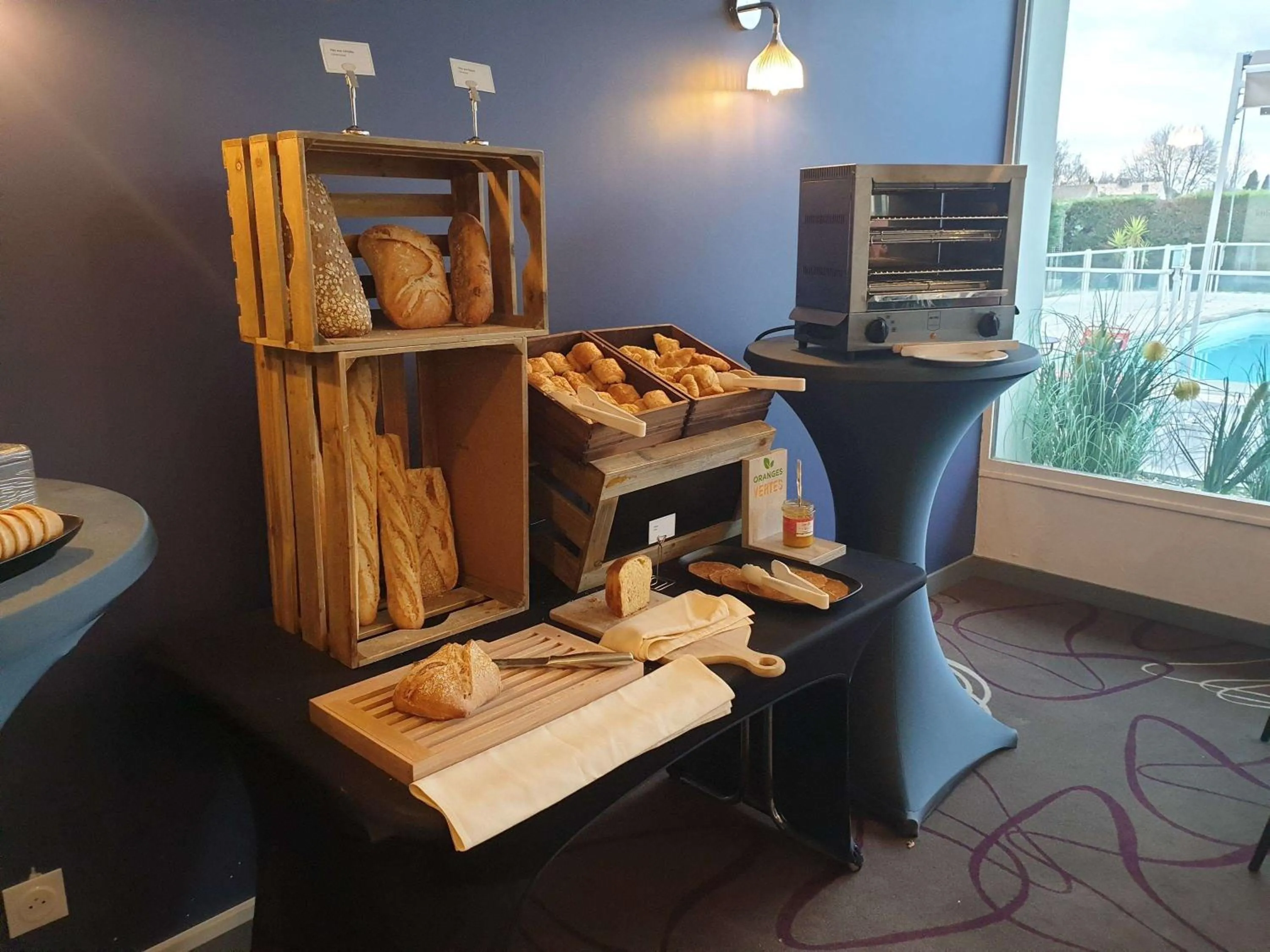 Restaurant/places to eat in ibis Styles Arles Palais des Congrès