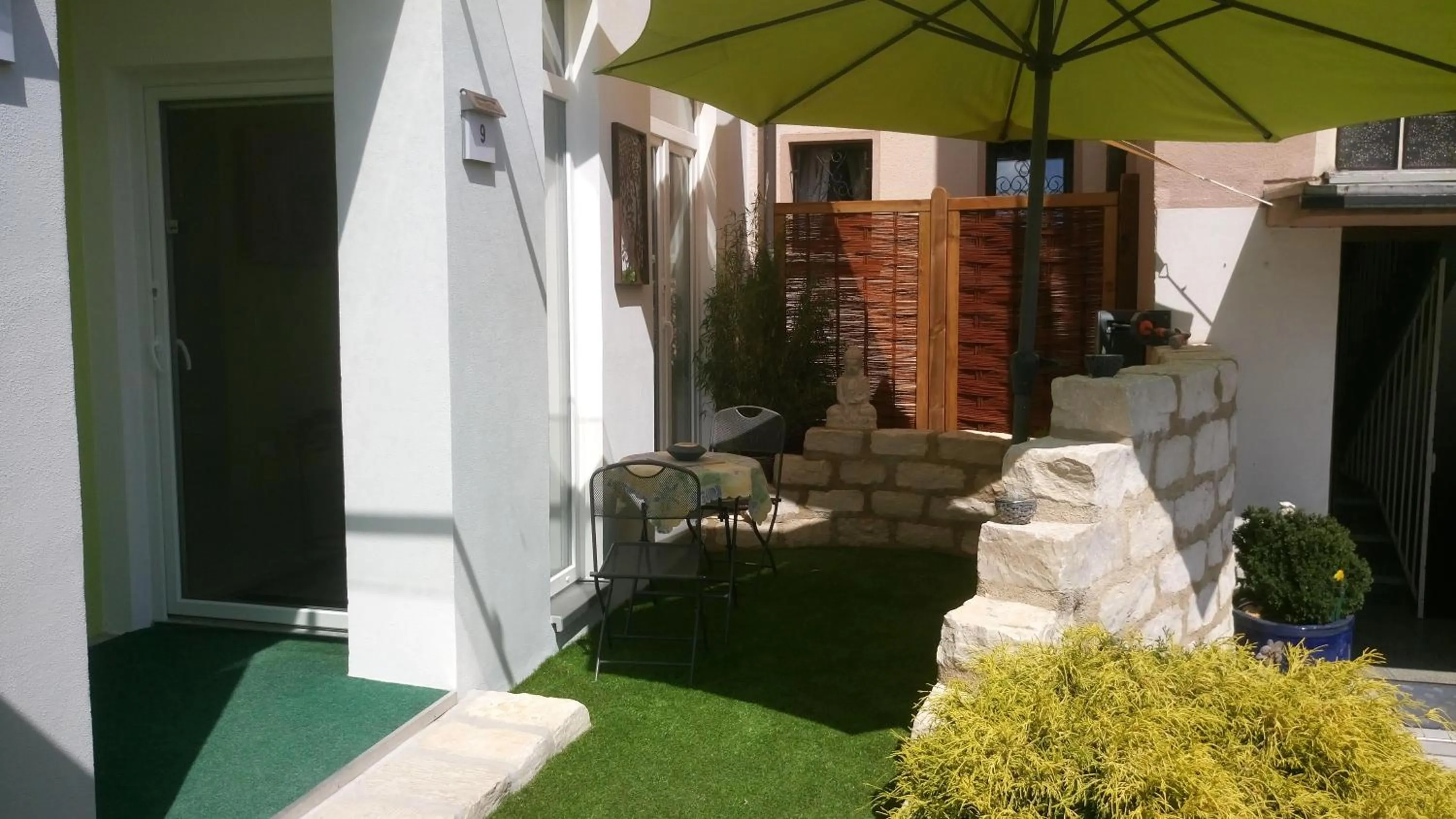 Patio in ApartmentHotel Vollumen