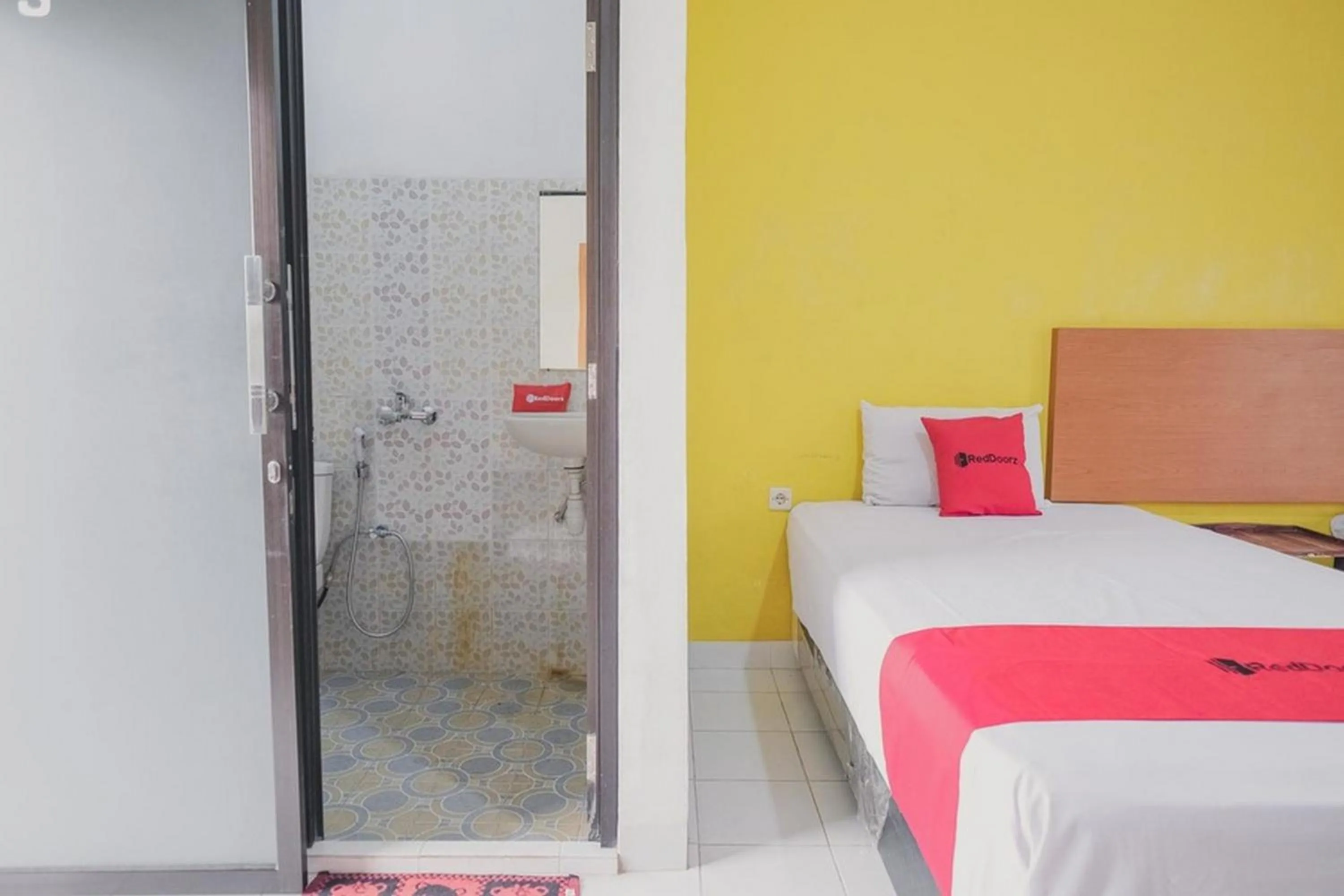 Bed in RedDoorz Syariah @ Pasir Putih Jambi