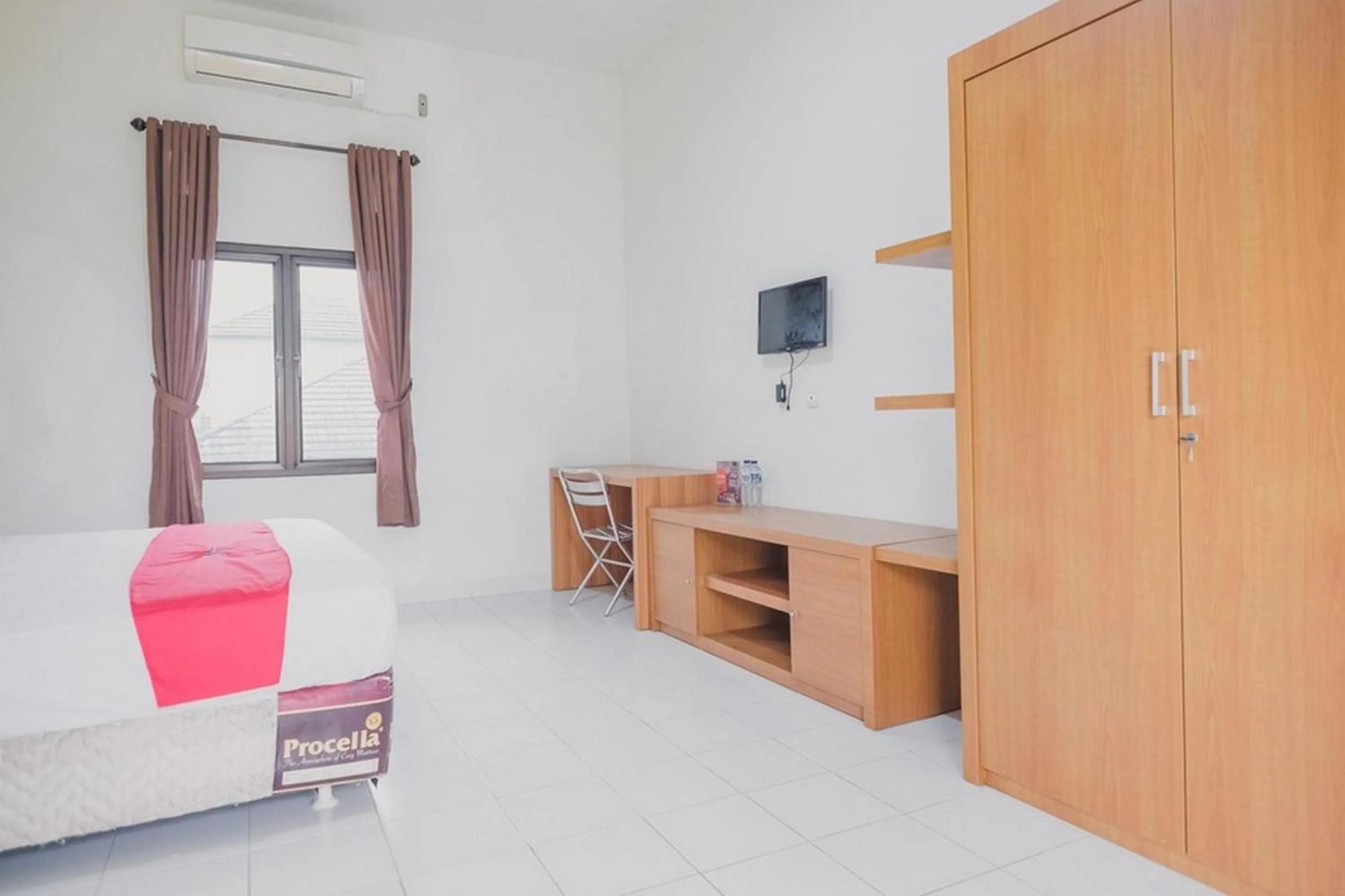 Bed in RedDoorz Syariah @ Pasir Putih Jambi