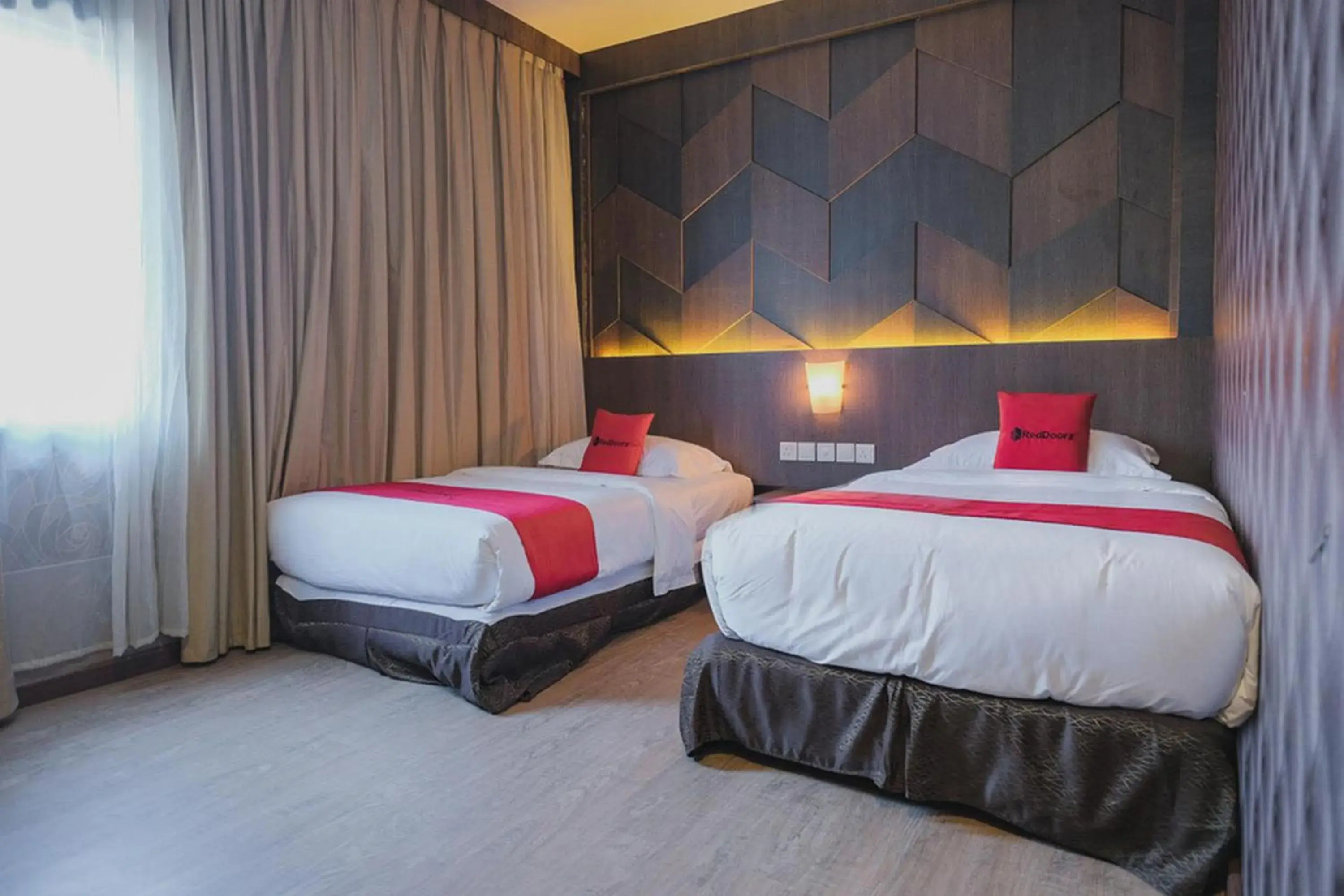Twin Room in RedDoorz Plus near Pantai Coastarina 2 Batam Twin Room in RedDoorz Plus near Pantai Coastarina 2 Batam