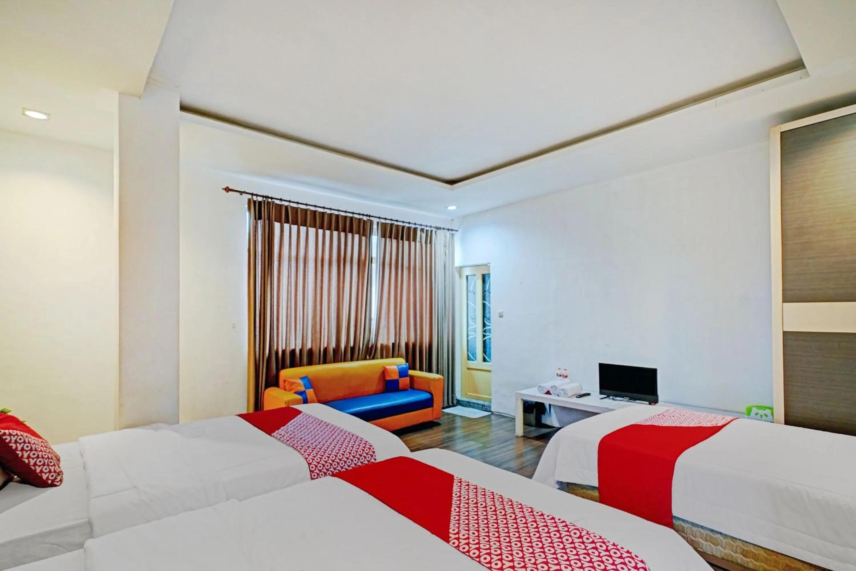 Bedroom in OYO 90450 Sentra Inn