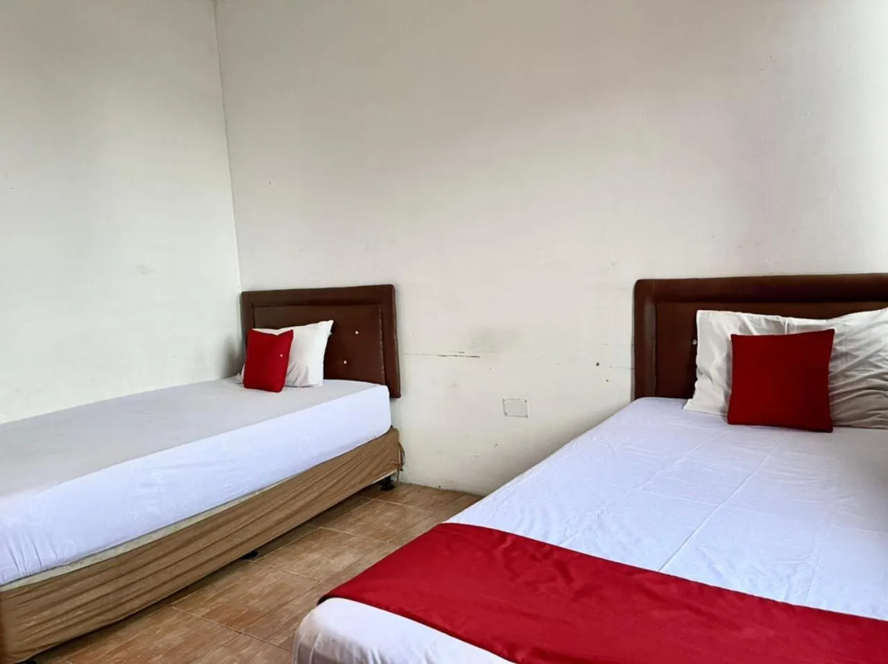 Deluxe Twin Room in OYO 90450 Sentra Inn