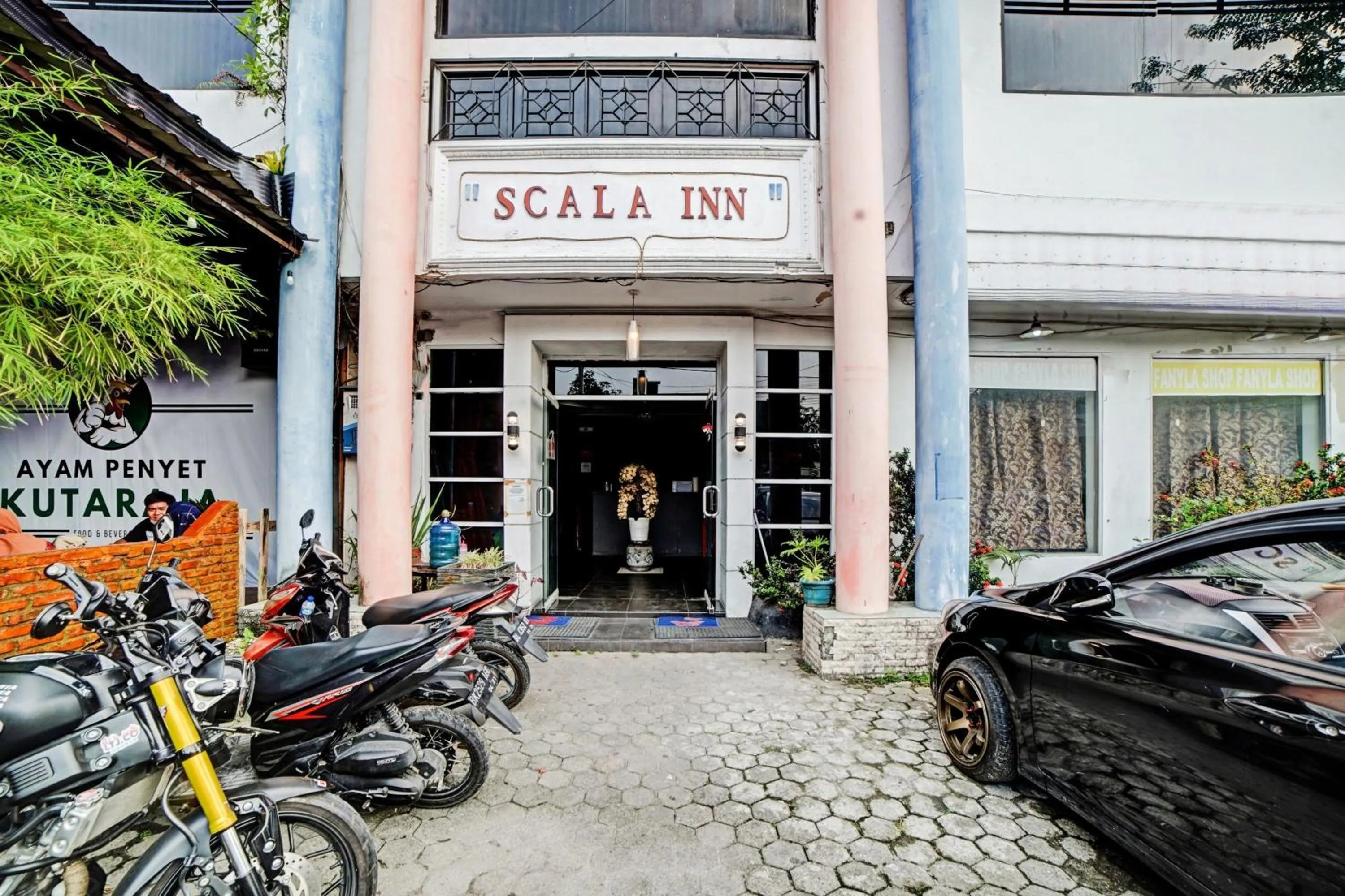 Facade/entrance in OYO 90450 Sentra Inn