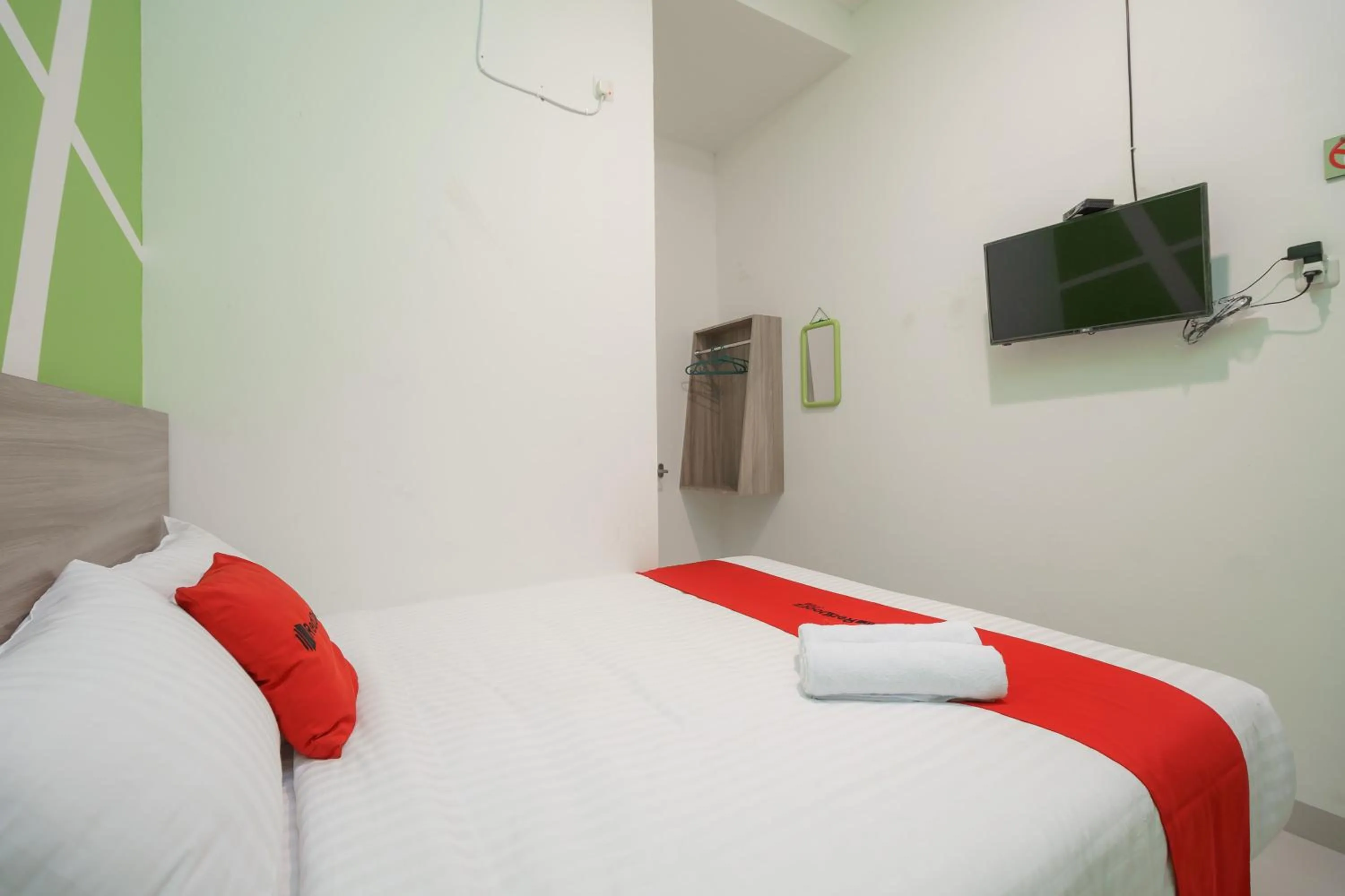 Bedroom, Bed in RedDoorz Plus at Grand Tara Homestay Palembang