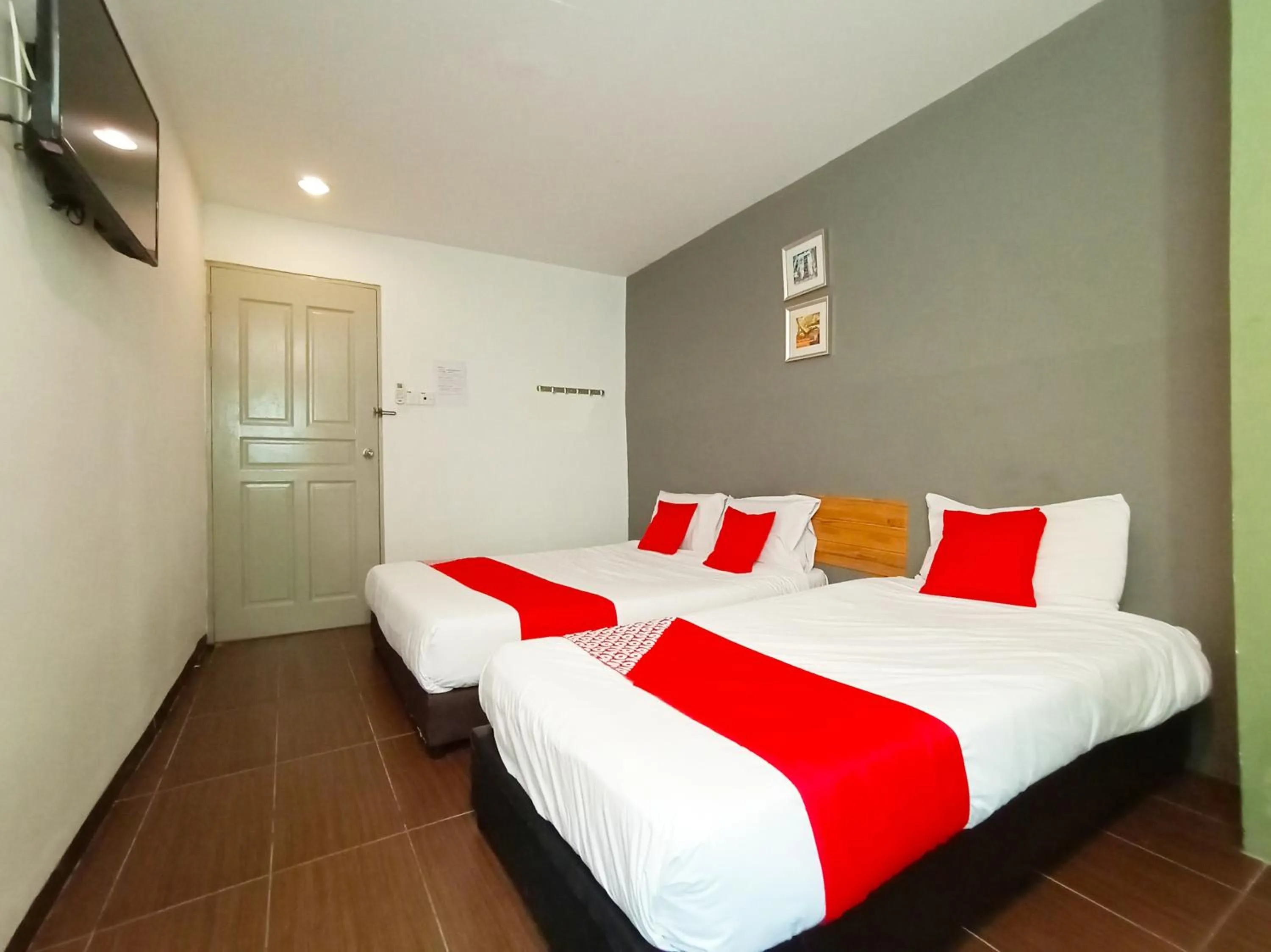 Superior Suite in OYO 89465 Golden Lounge