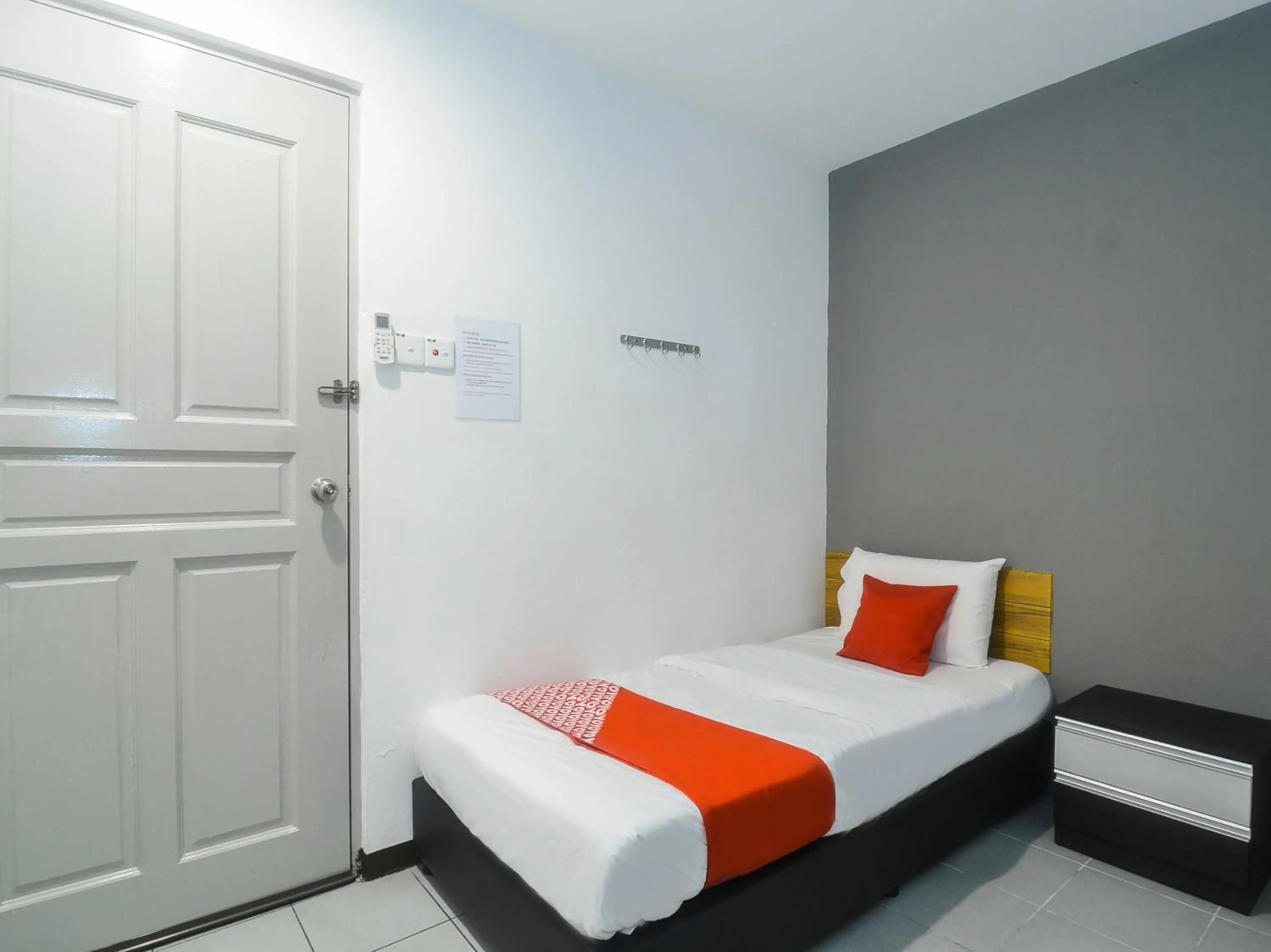 Deluxe Single Room - single occupancy in OYO 89465 Golden Lounge