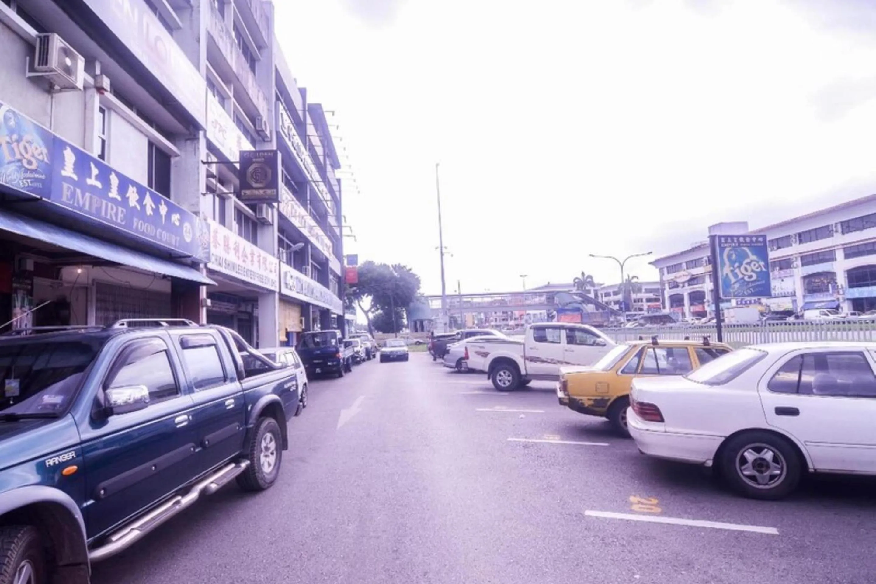 Facade/entrance in OYO 89465 Golden Lounge
