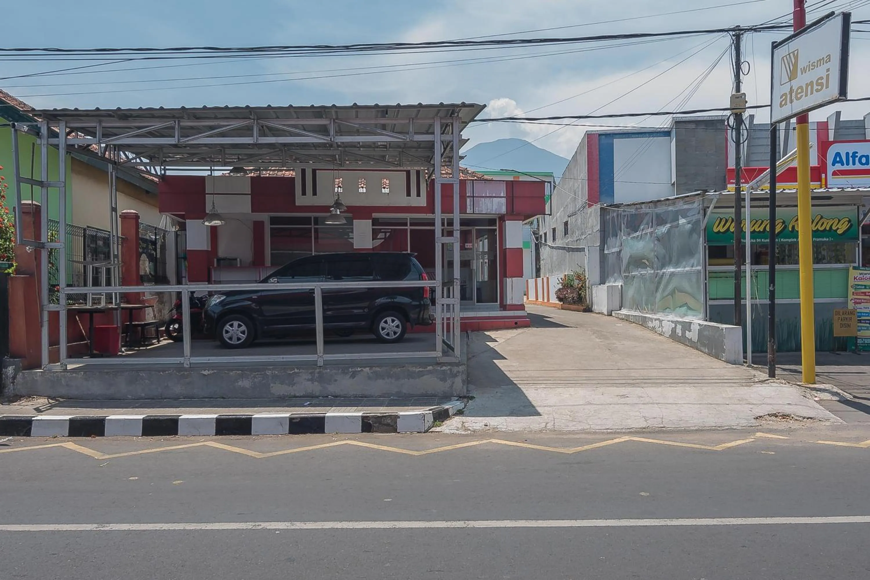 RedDoorz Plus near Alun Alun Kuningan