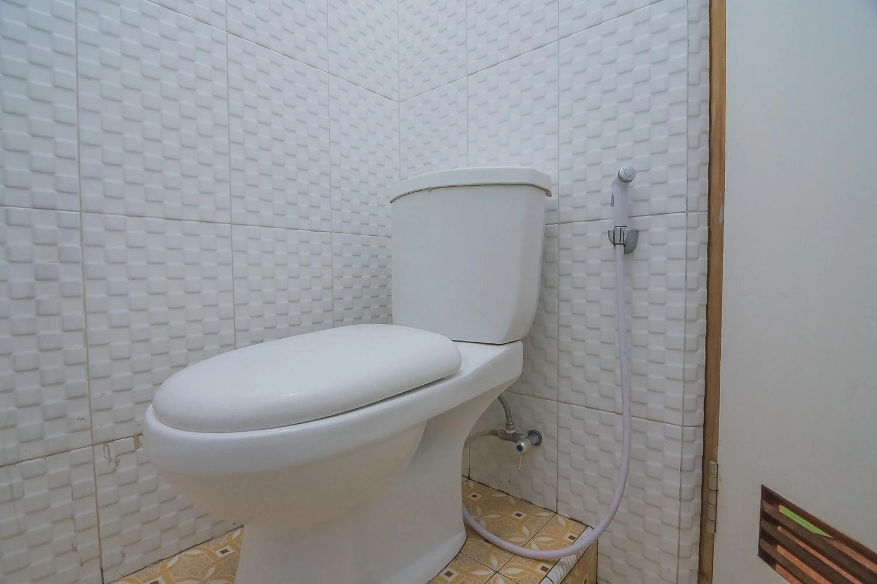 Bathroom in RedDoorz Plus near Alun Alun Kuningan