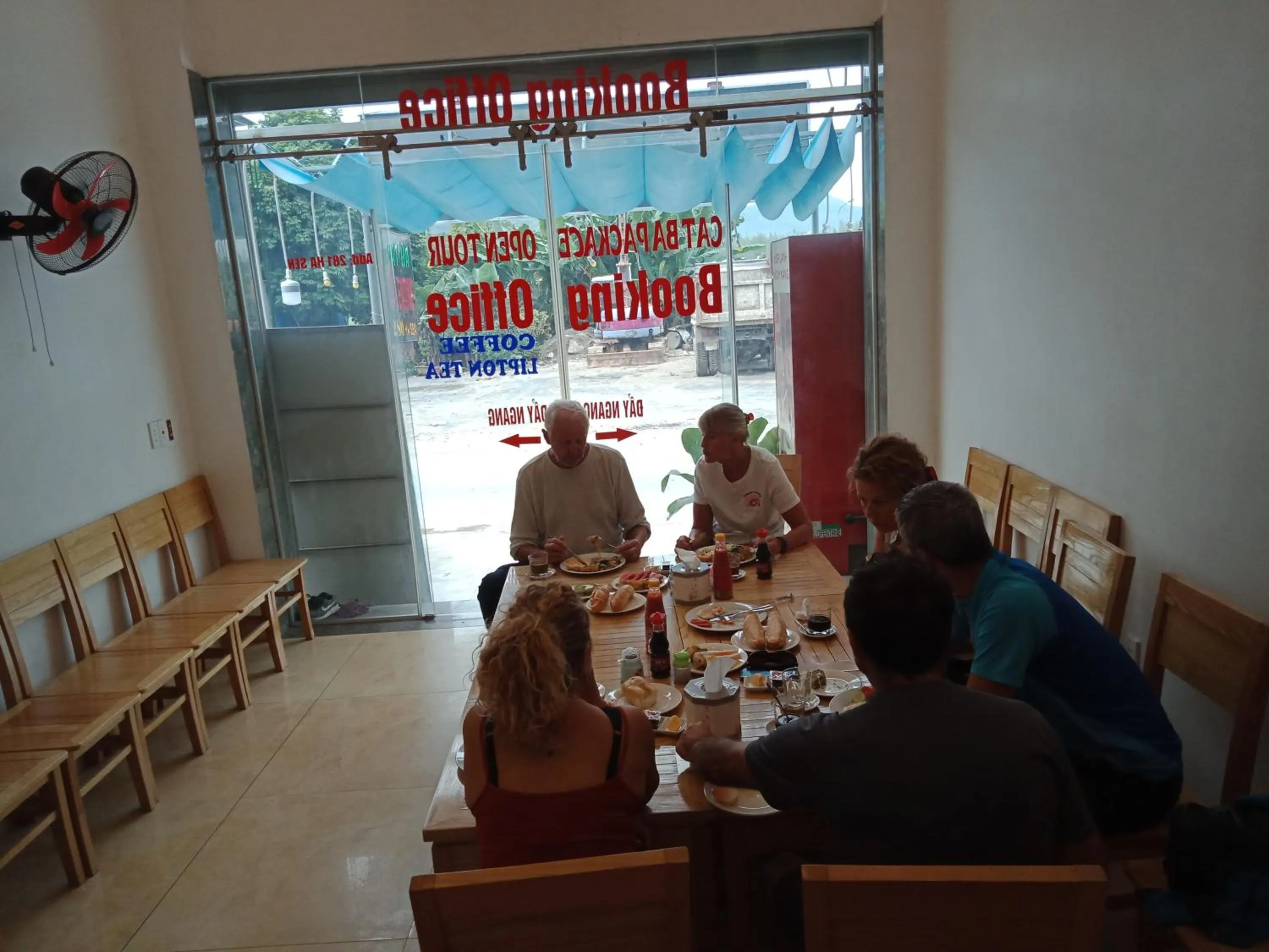 Beach in Cat Ba White Pearl