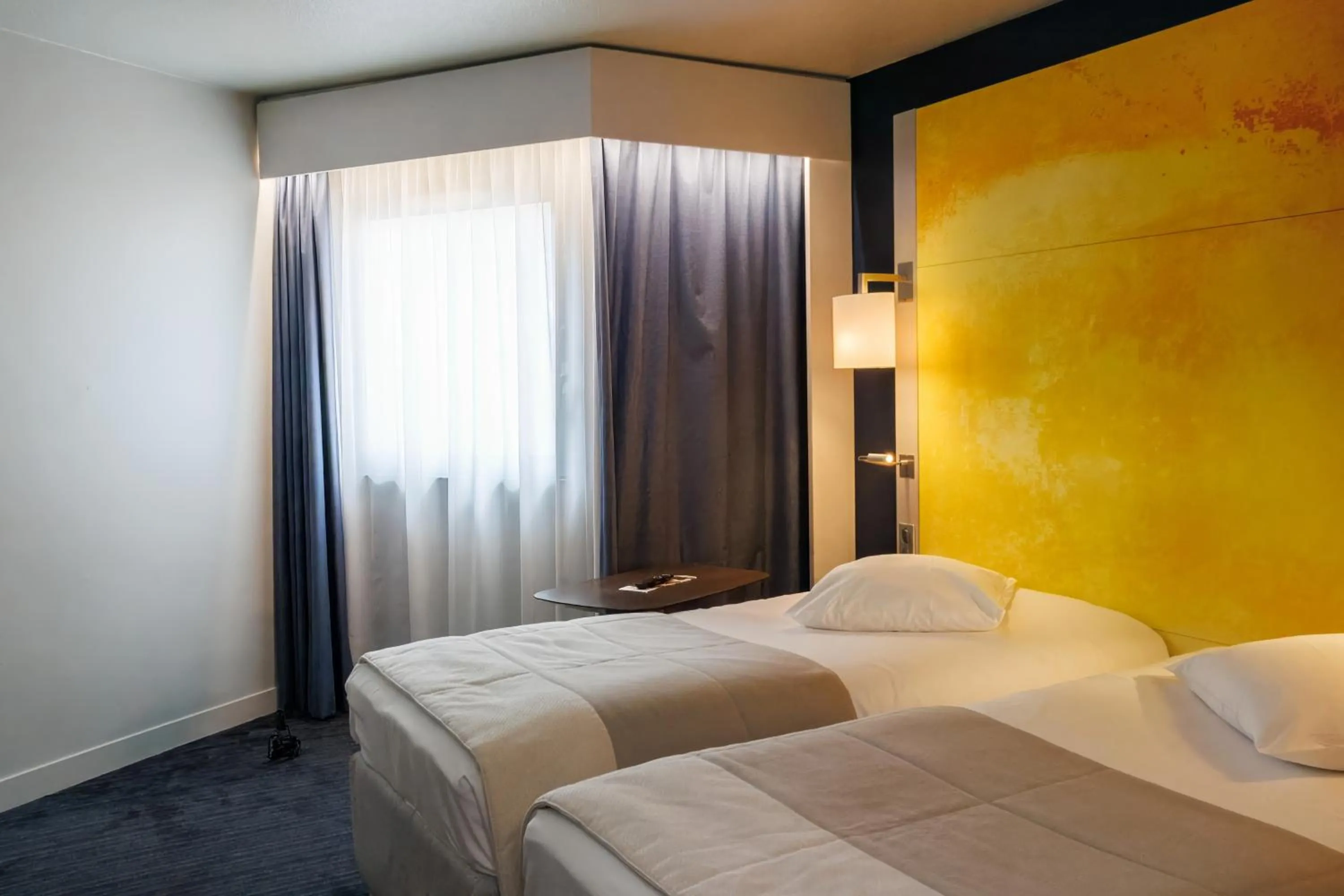 Bedroom, Bed in Mercure Rouen Centre Cathédrale