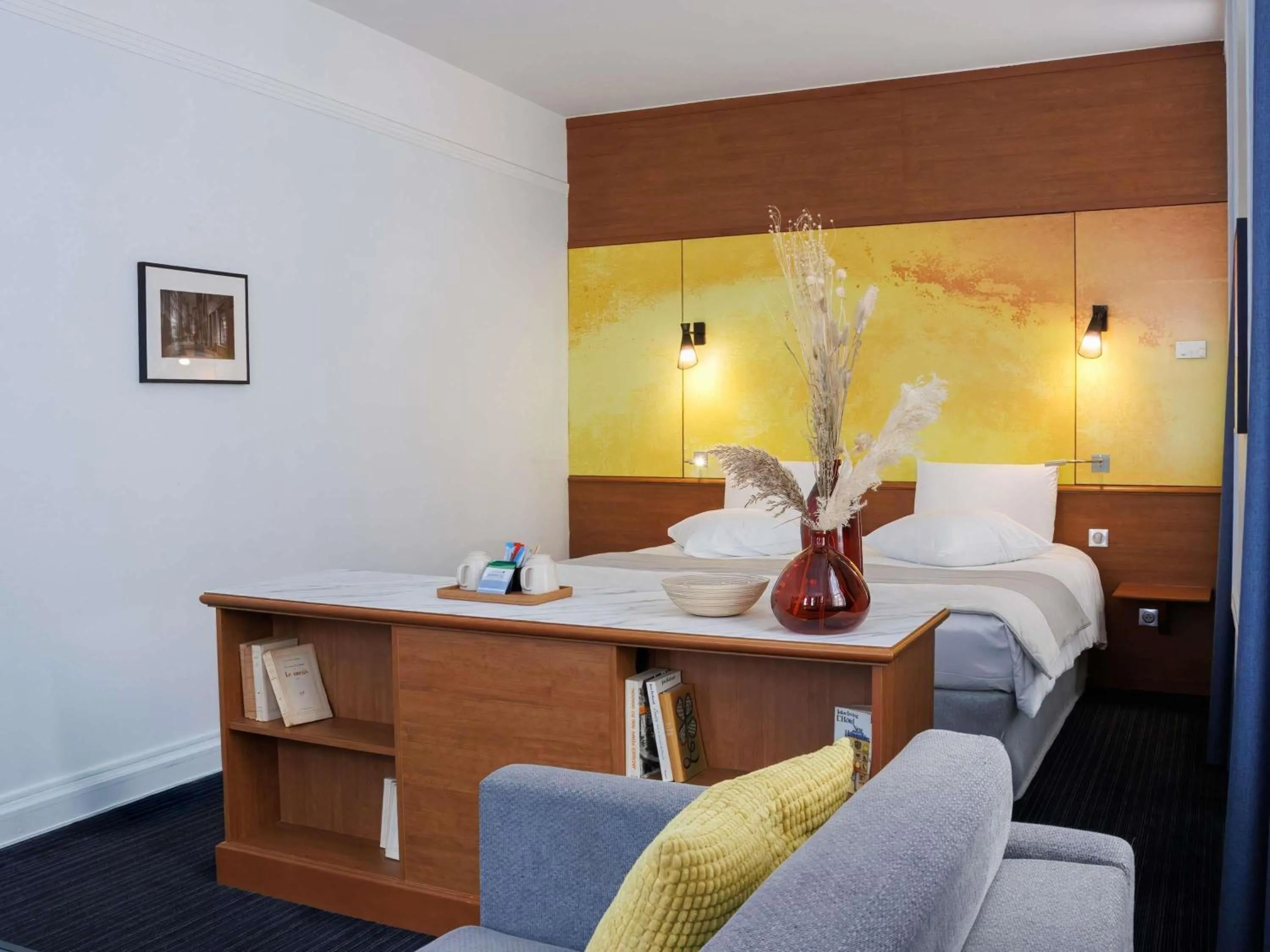 Photo of the whole room, Bed in Mercure Rouen Centre Cathédrale