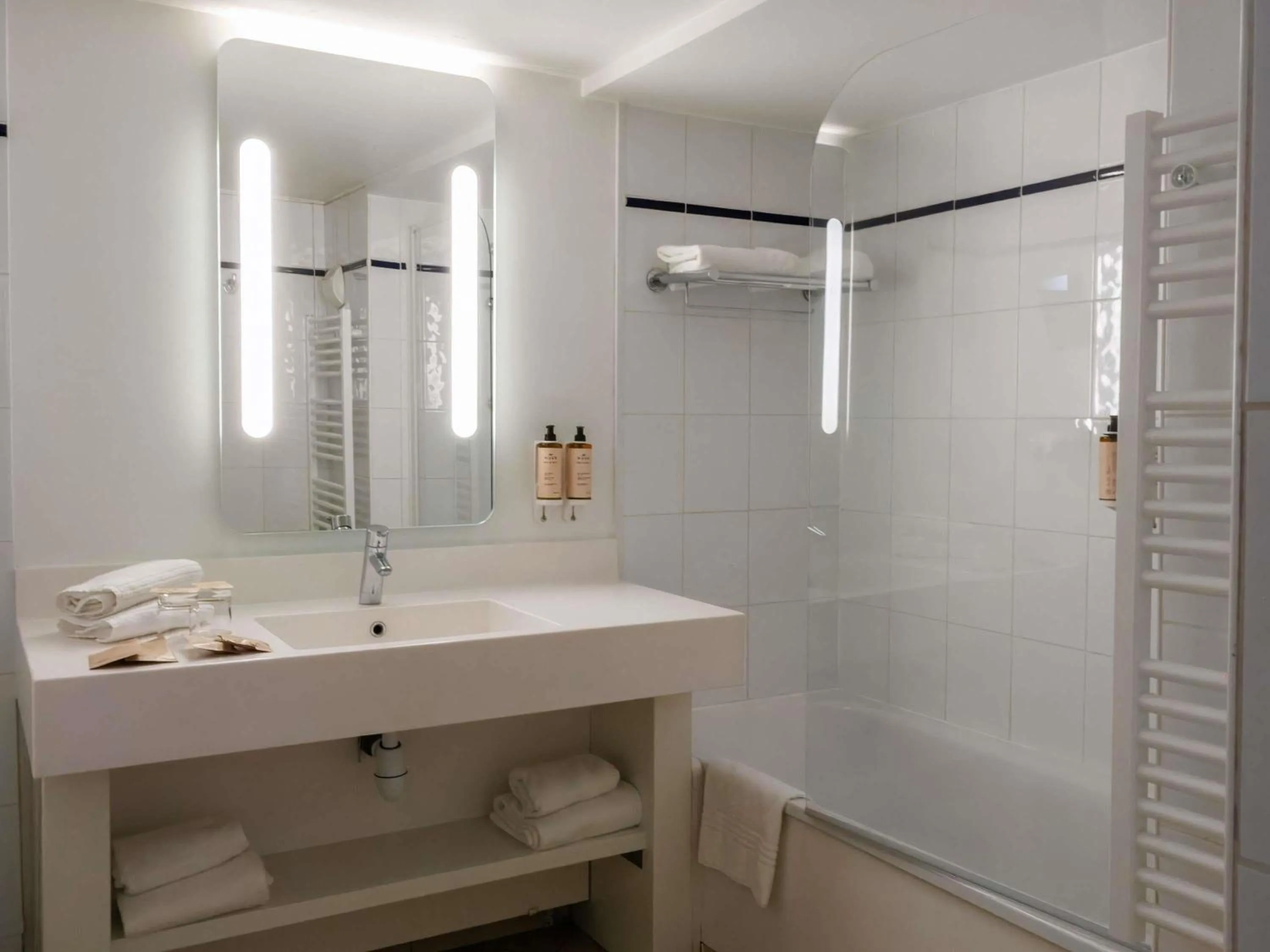 Bedroom in Mercure Rouen Centre Cathédrale