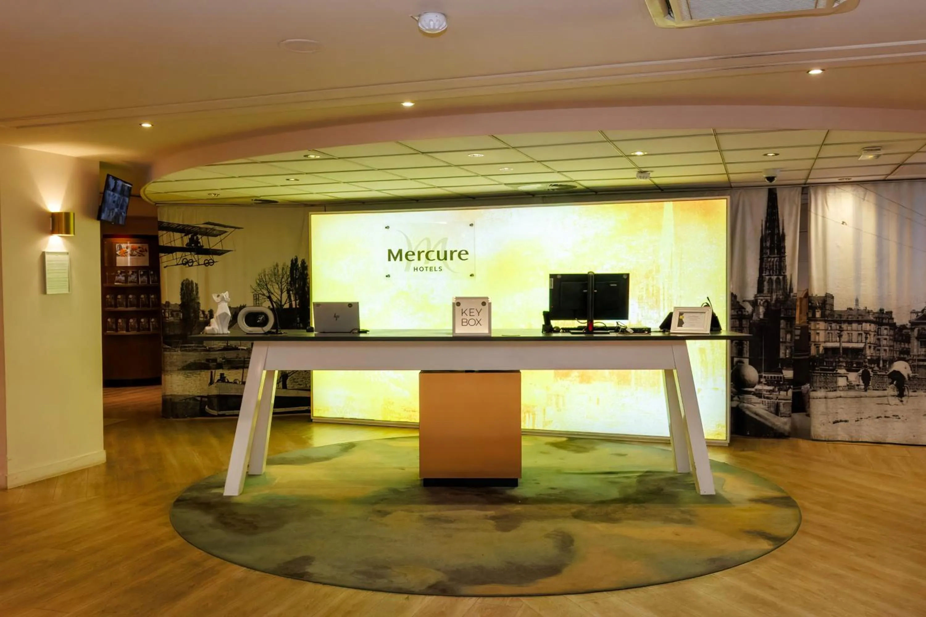 Lobby or reception in Mercure Rouen Centre Cathédrale