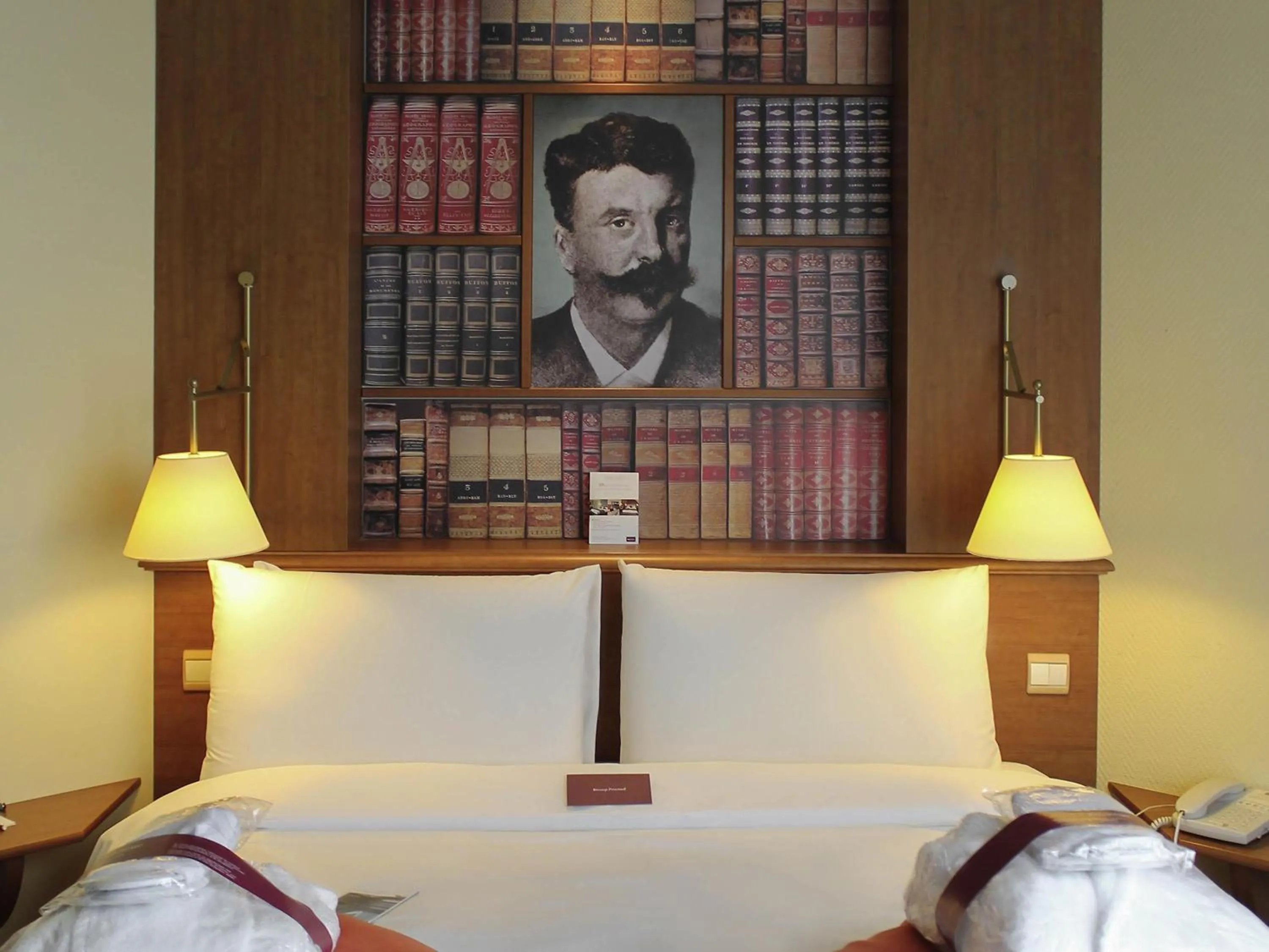 Bedroom, Bed in Mercure Rouen Centre Cathédrale