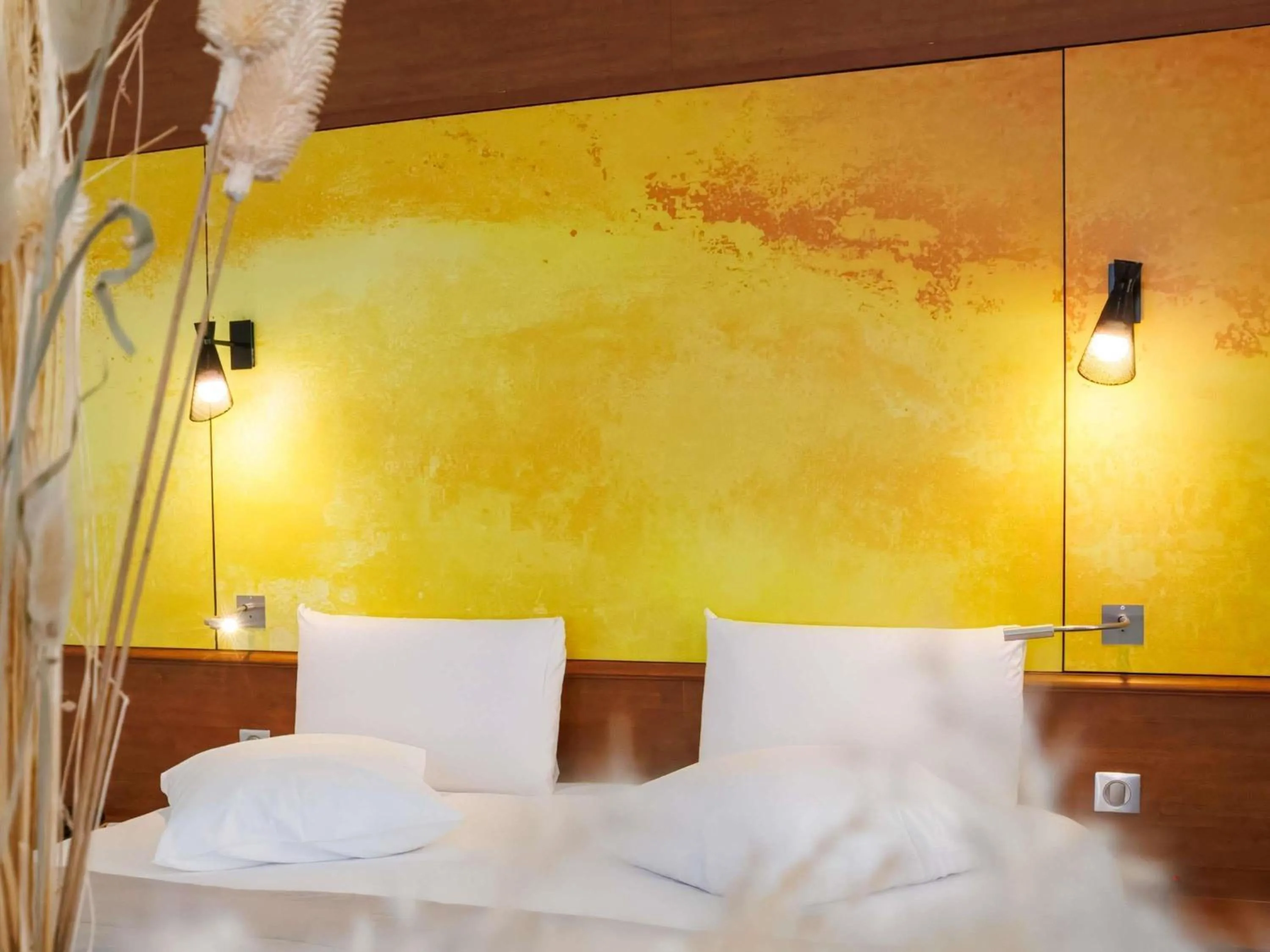 Photo of the whole room, Bed in Mercure Rouen Centre Cathédrale