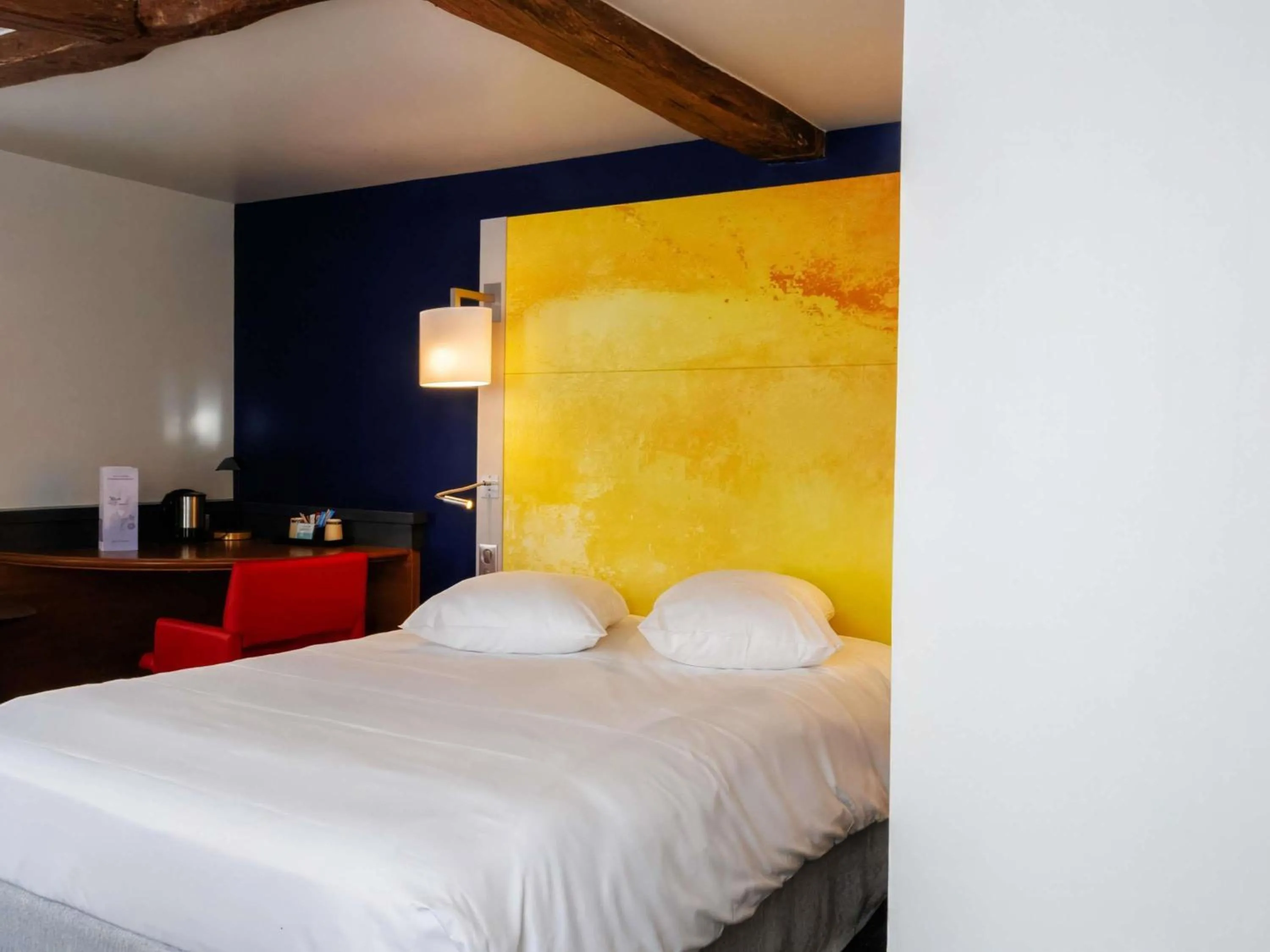 Bedroom, Bed in Mercure Rouen Centre Cathédrale