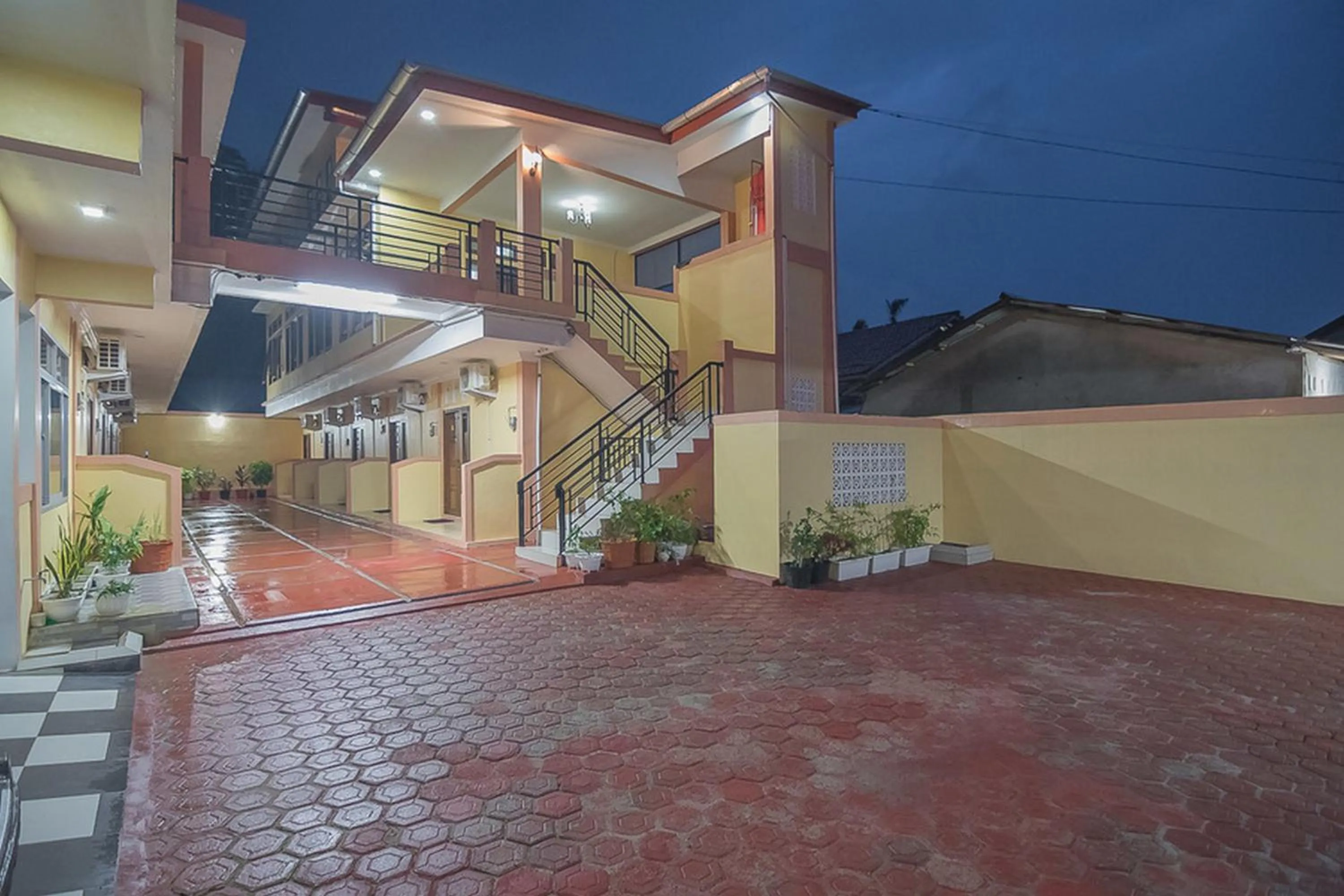 Facade/entrance in RedDoorz near RSUD Dr Abdul Aziz Singkawang