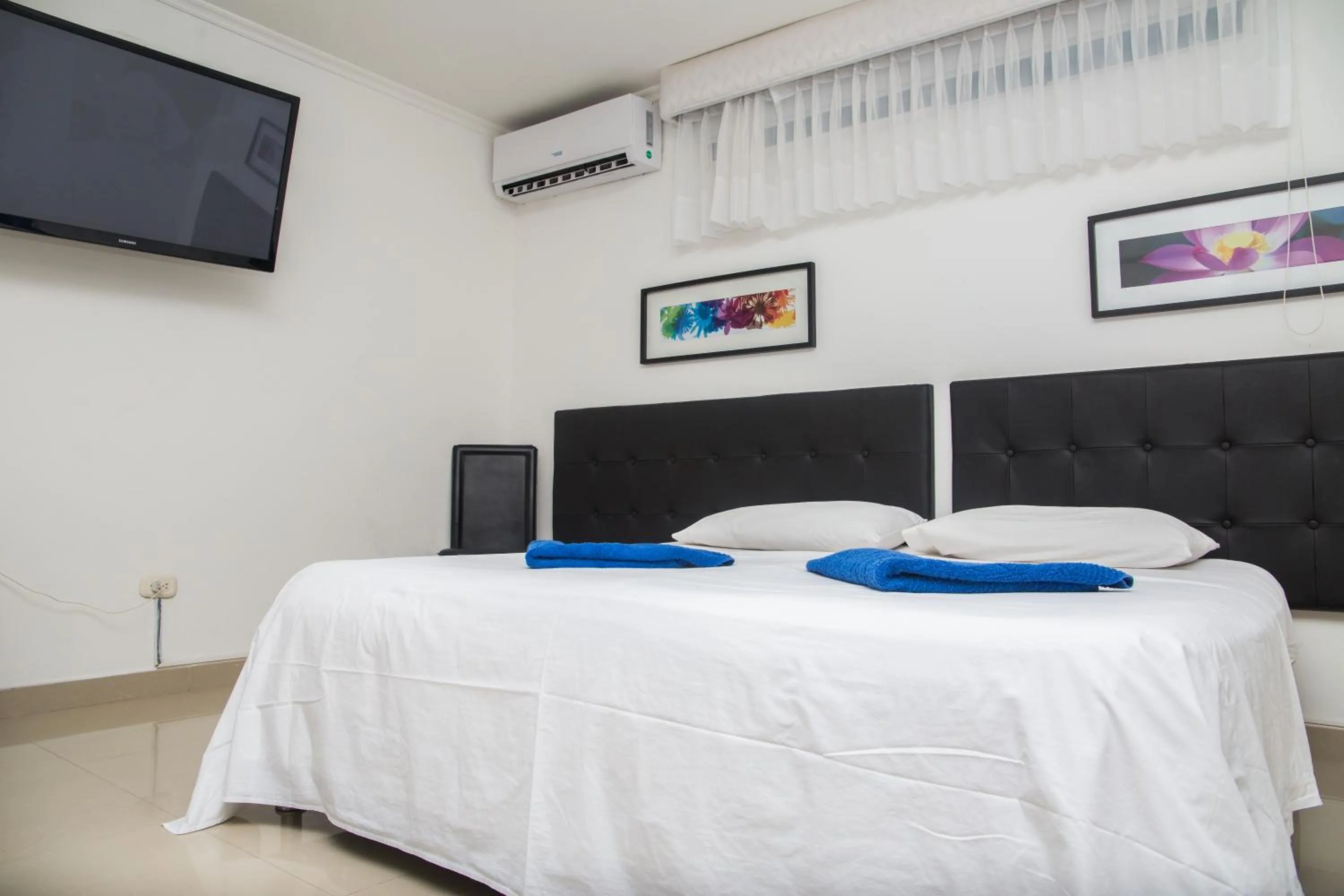 Swimming pool, Bed in Hotel Rodadero Real