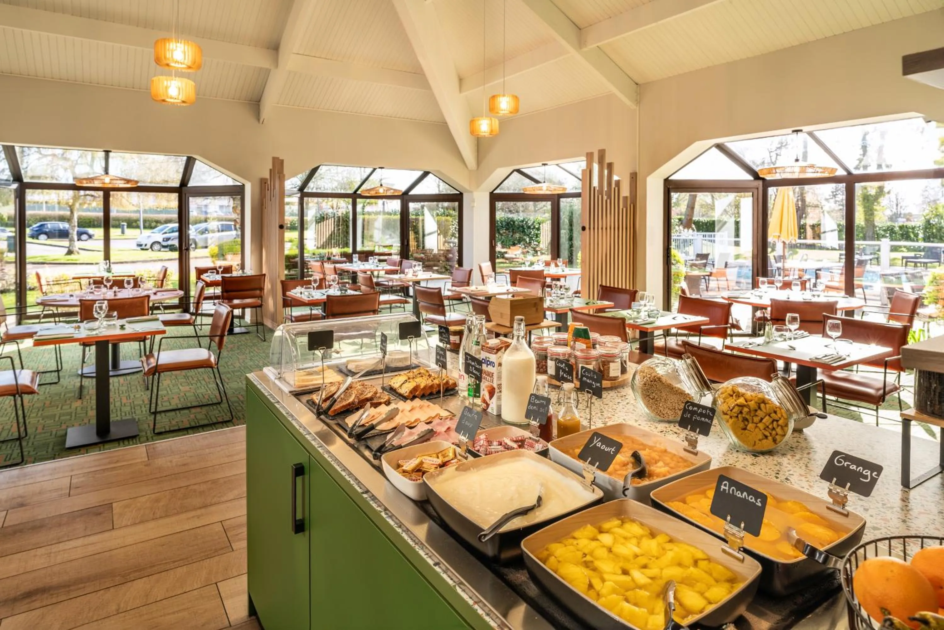 Restaurant/places to eat in Ibis Styles Lisieux Normandie