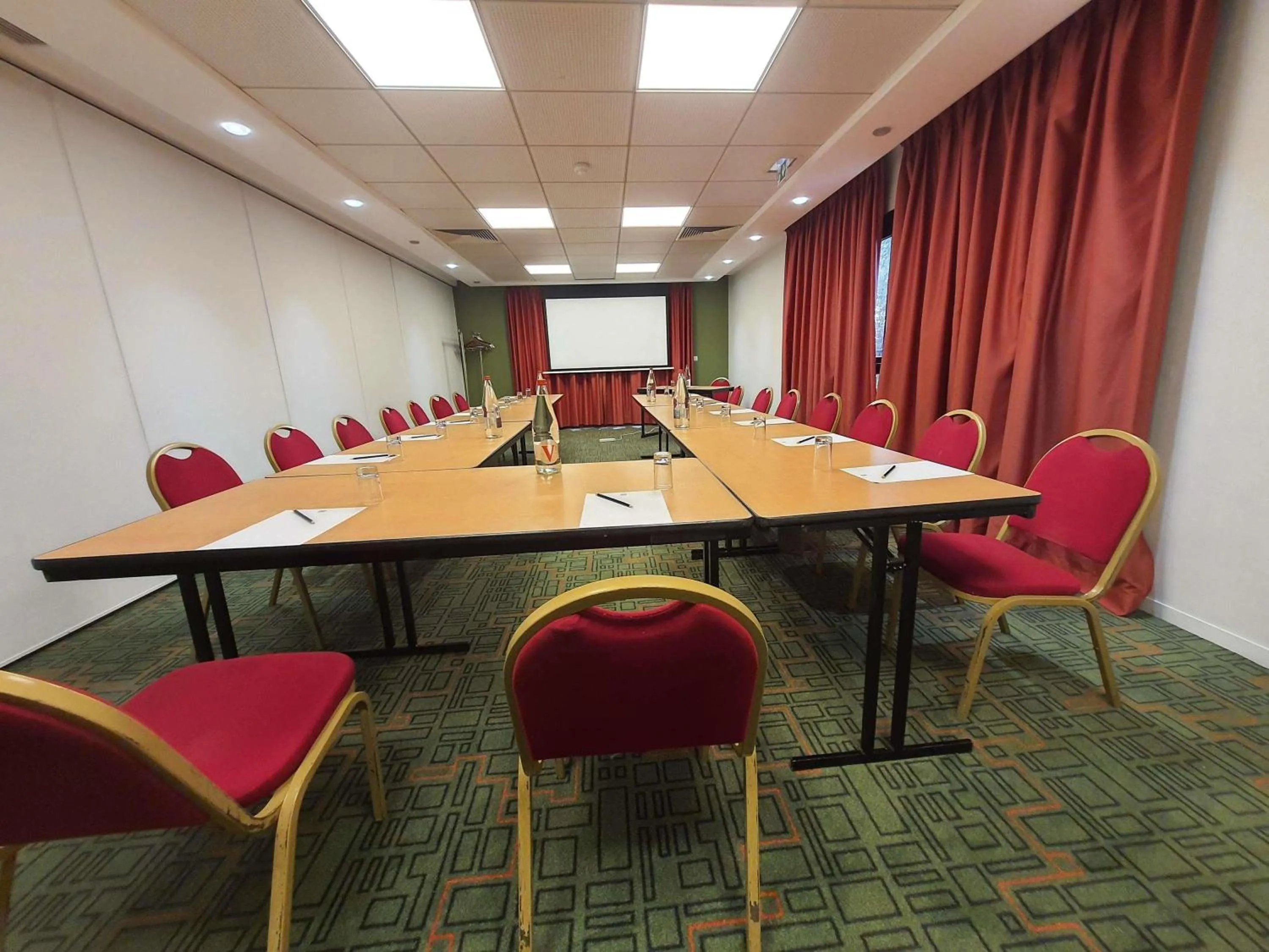 Meeting/conference room in Ibis Styles Lisieux Normandie
