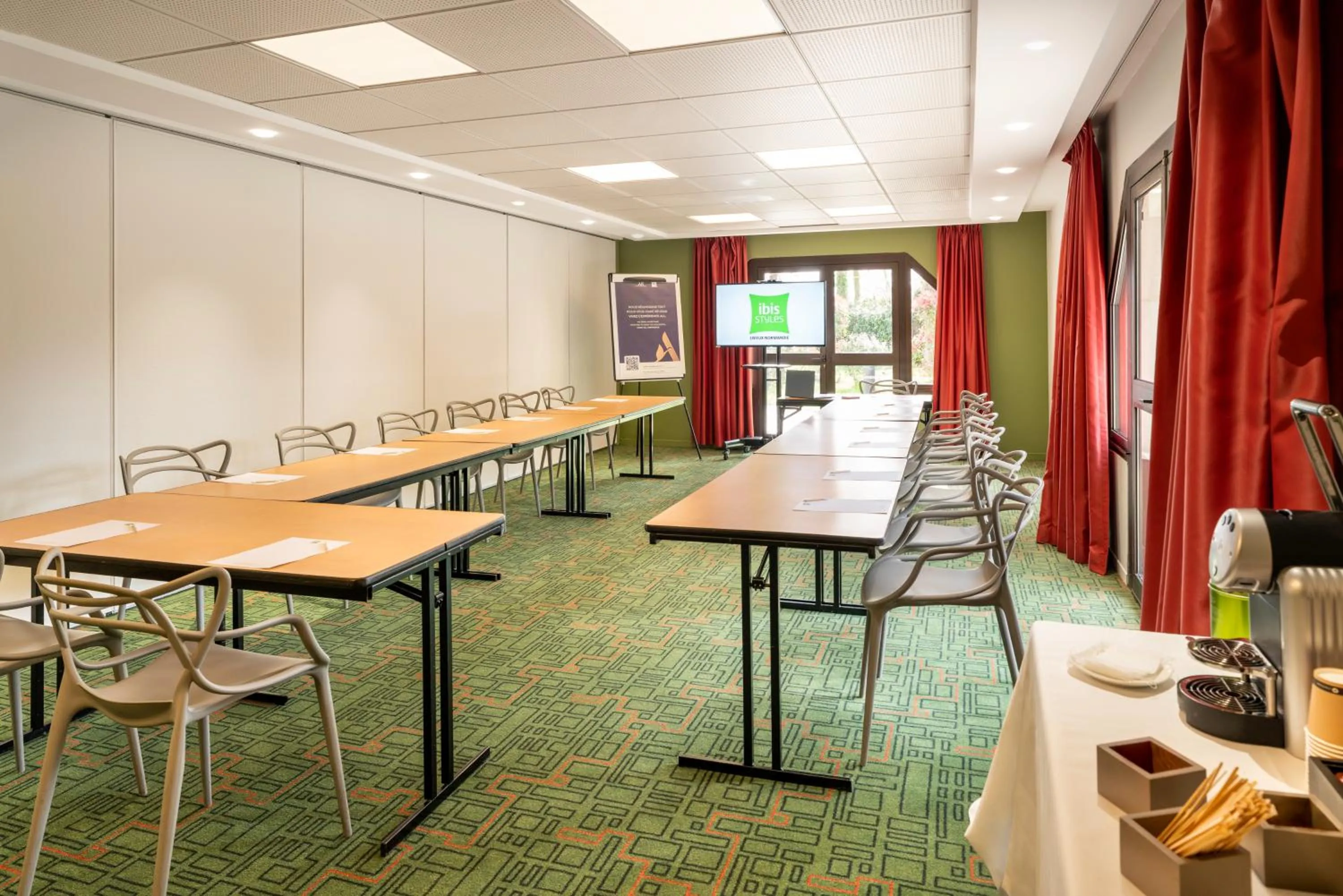 Meeting/conference room in Ibis Styles Lisieux Normandie