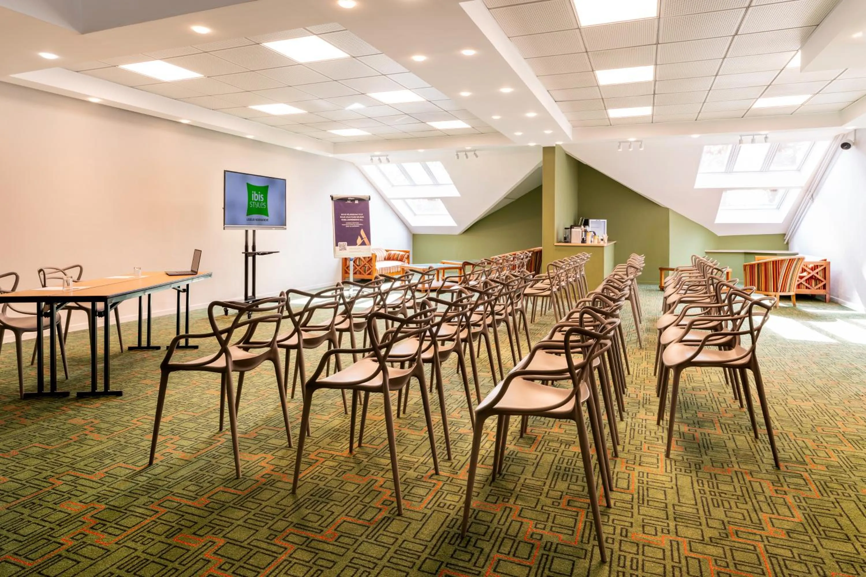 Meeting/conference room in Ibis Styles Lisieux Normandie