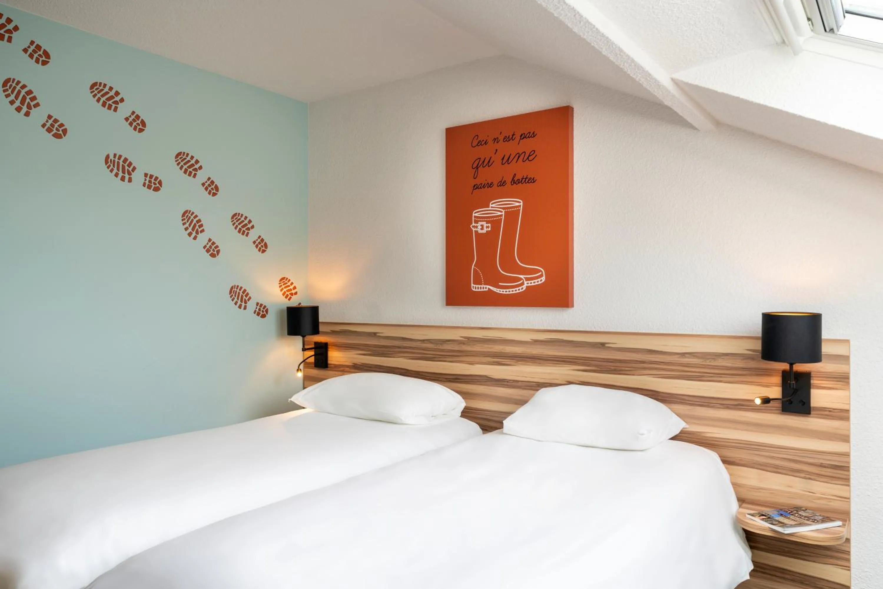 Bed in Ibis Styles Lisieux Normandie