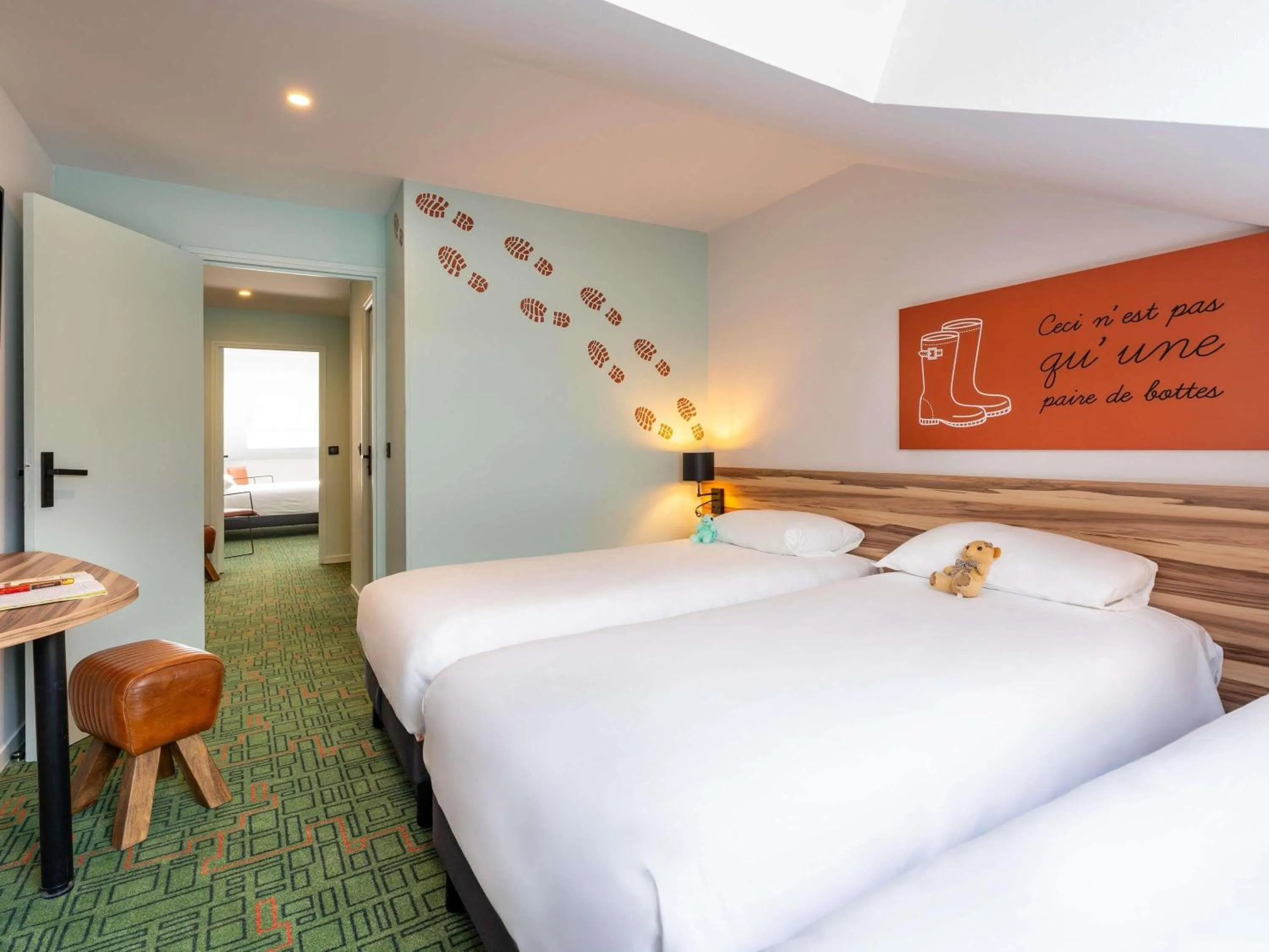 Bedroom, Bed in Ibis Styles Lisieux Normandie