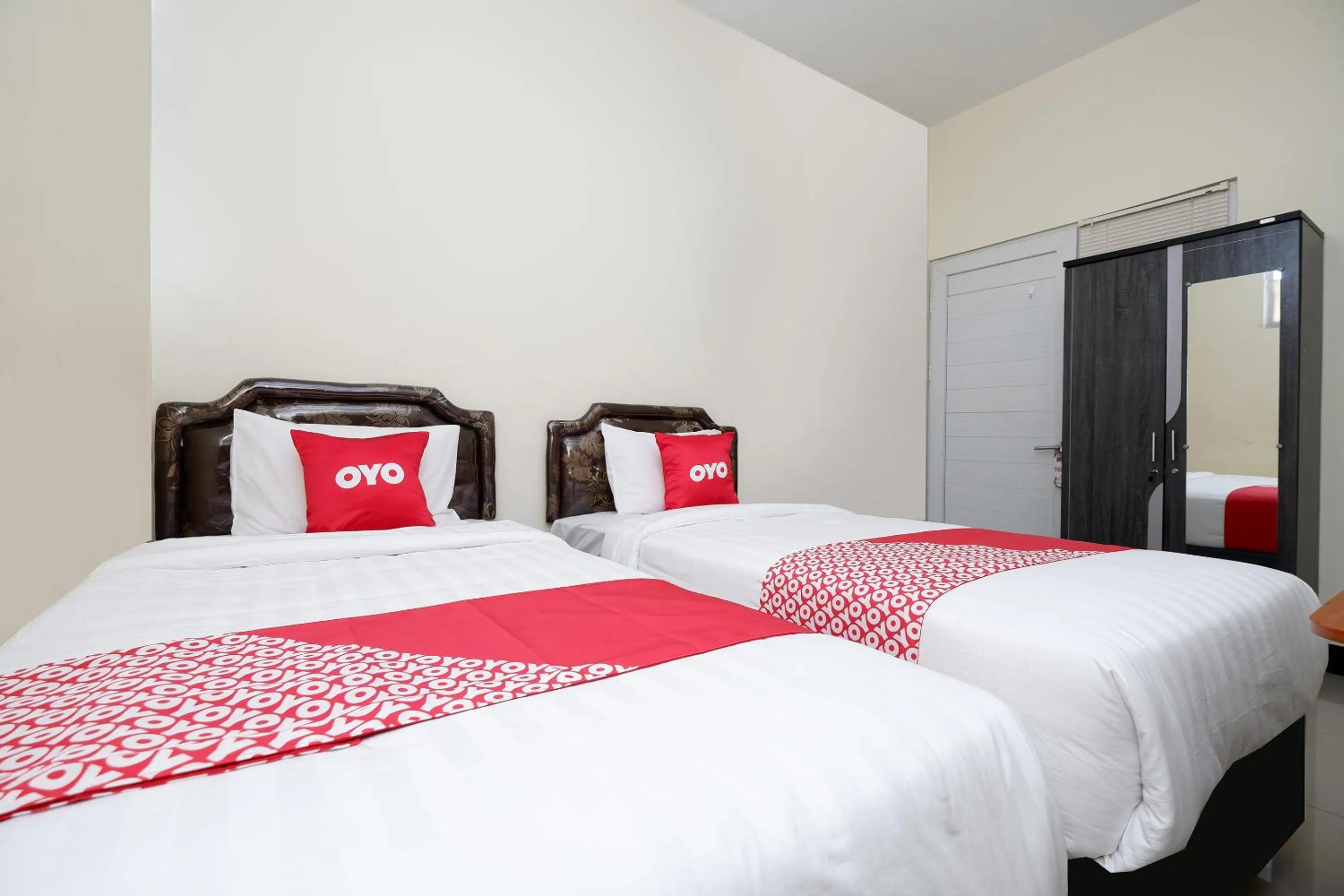 Bedroom in OYO 1815 Gatsu Residence