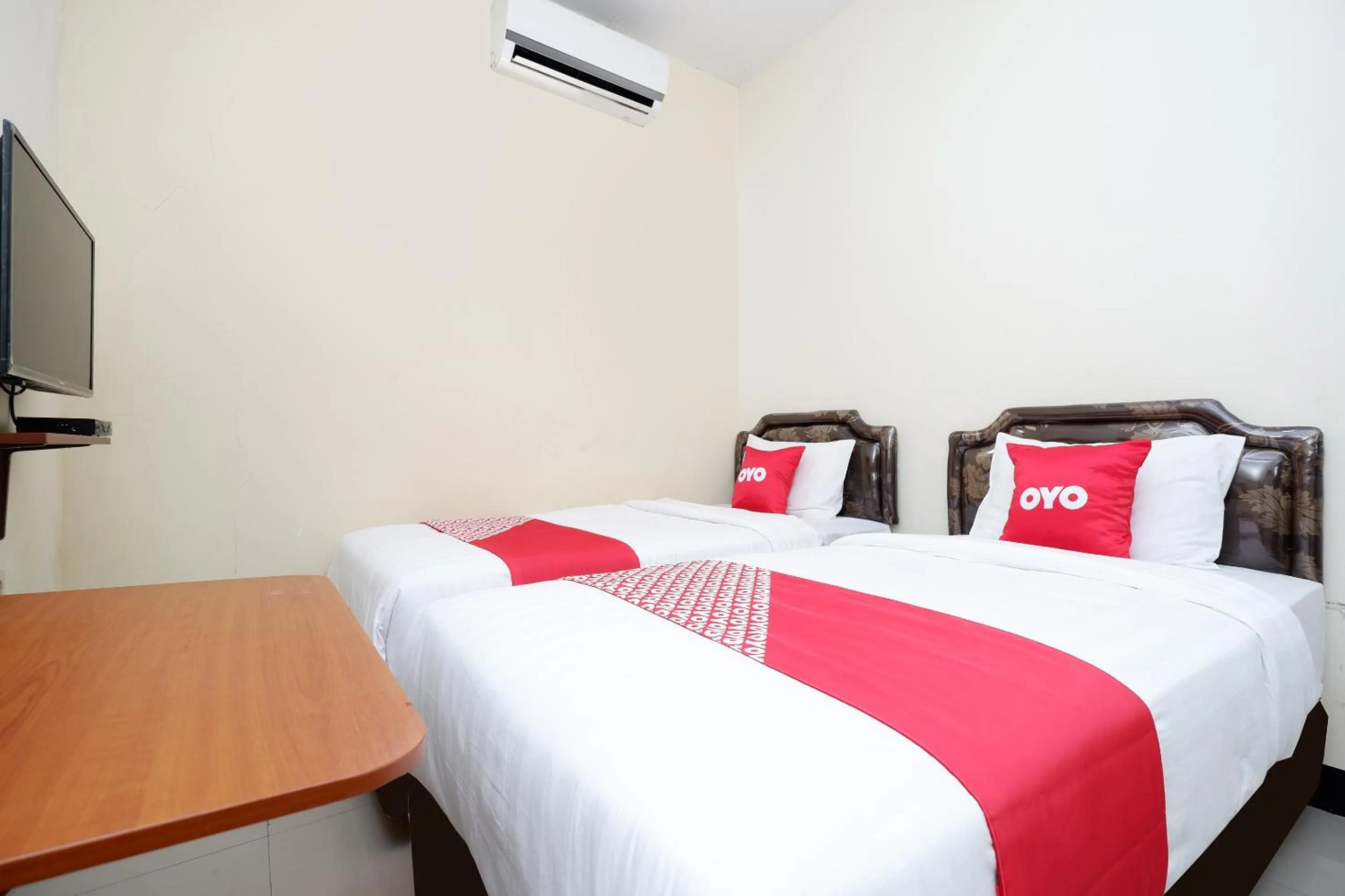 Bedroom in OYO 1815 Gatsu Residence