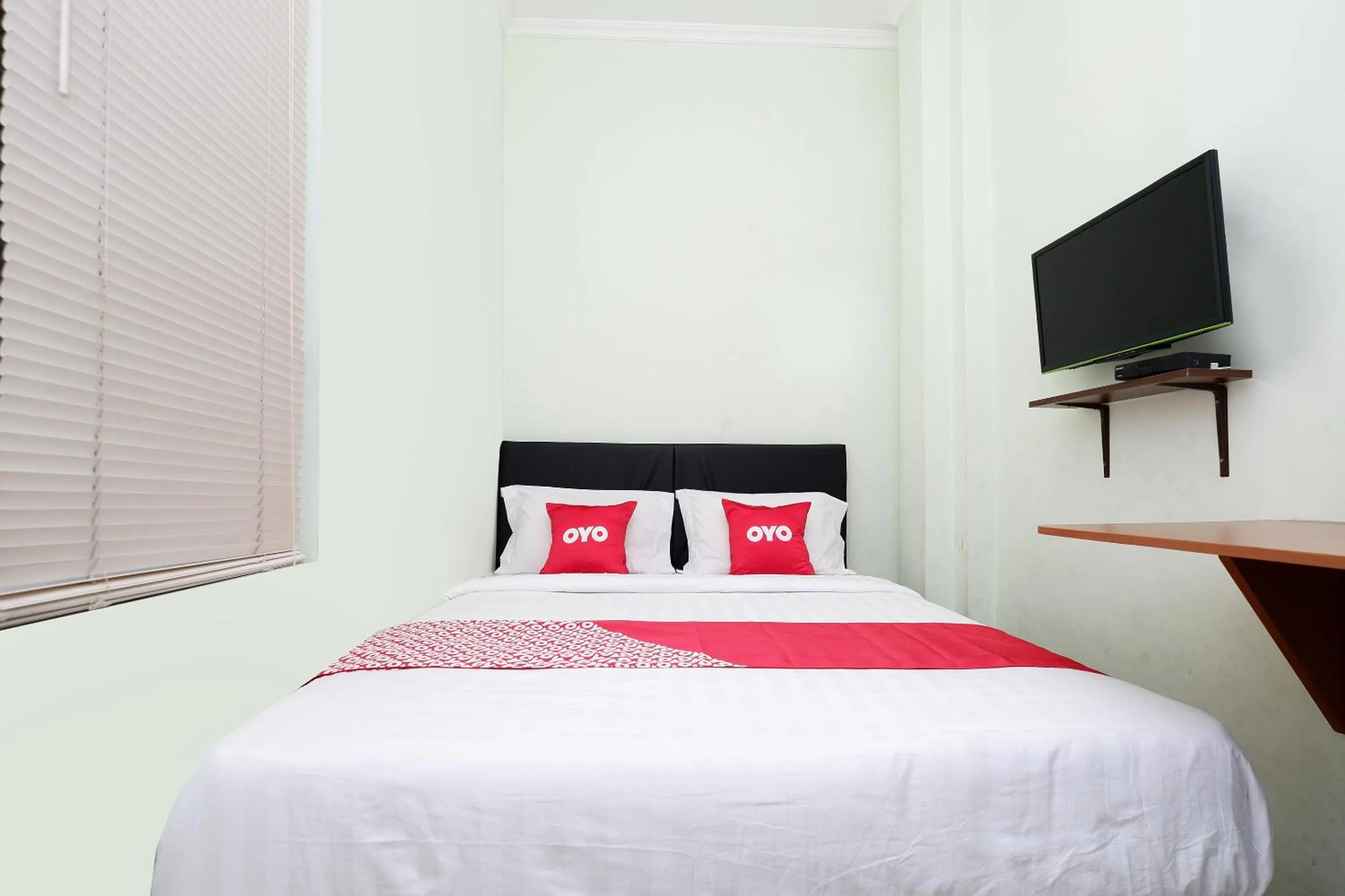 Bedroom in OYO 1815 Gatsu Residence