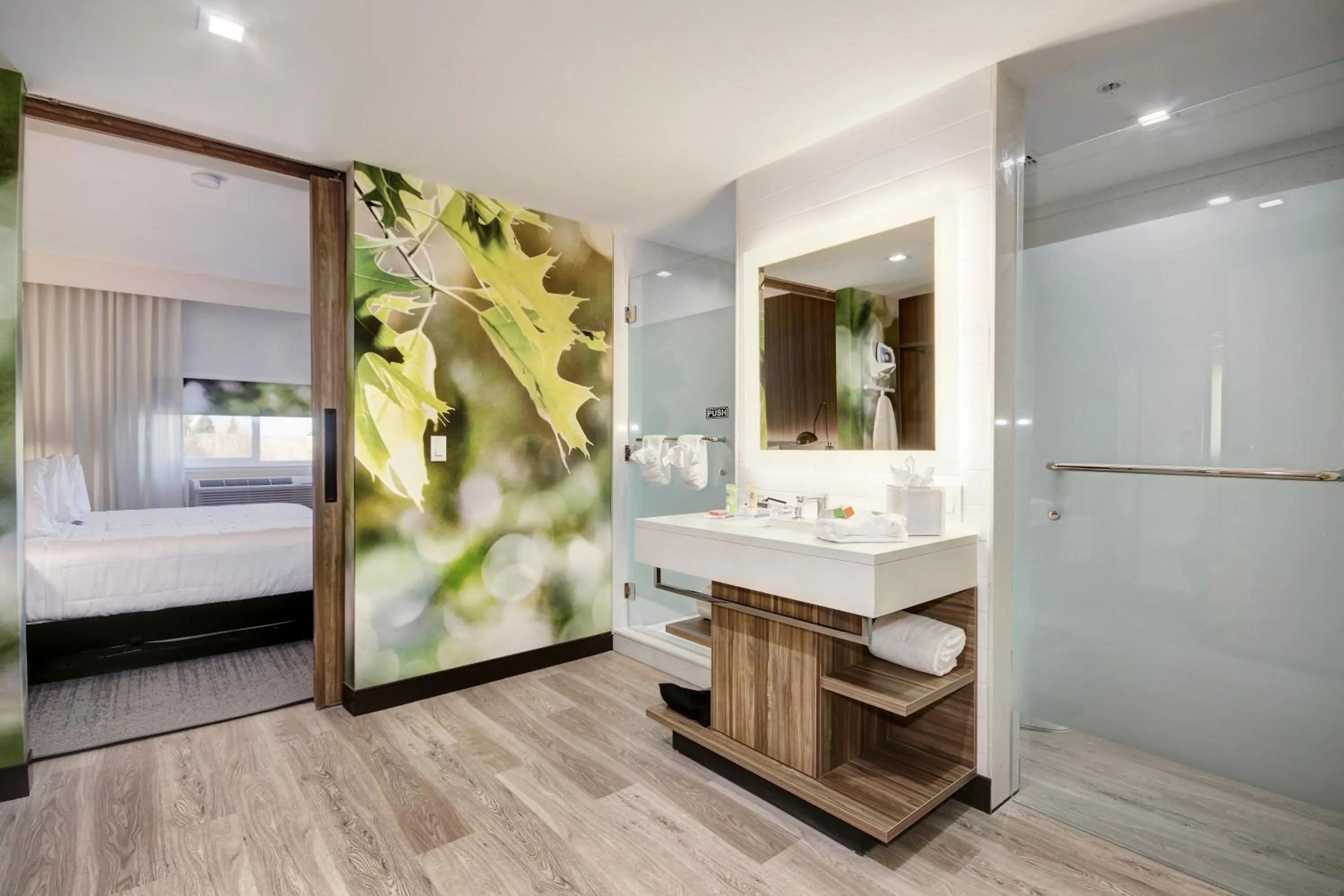 Bathroom, Bed in Wyndham Garden Sacramento Airport Natomas