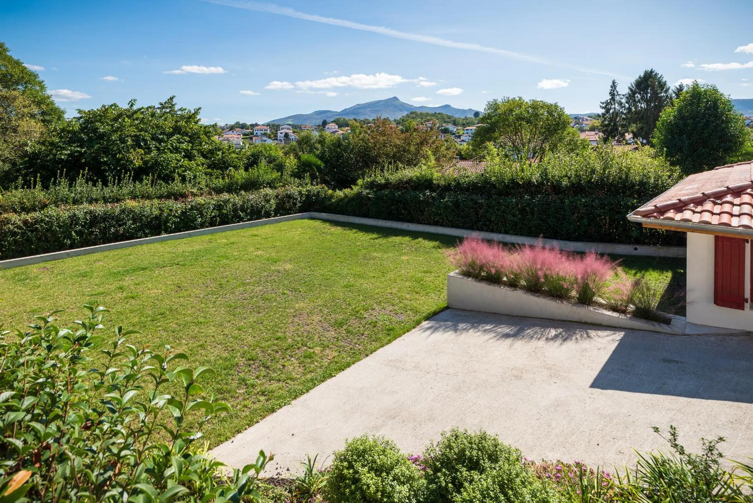 Area and facilities in Aita Baita