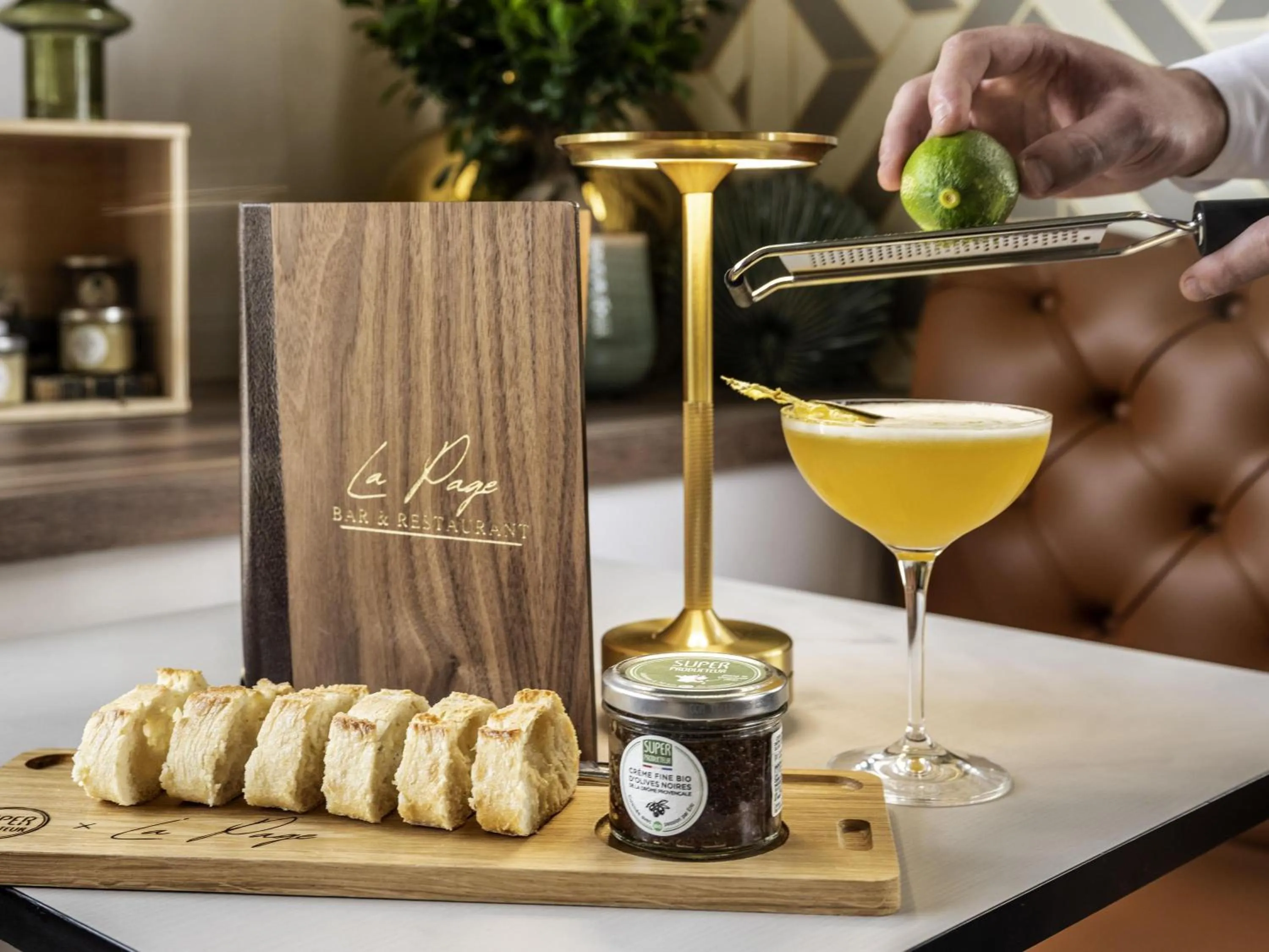 Lounge or bar in Mercure Paris Bercy Bibliothèque