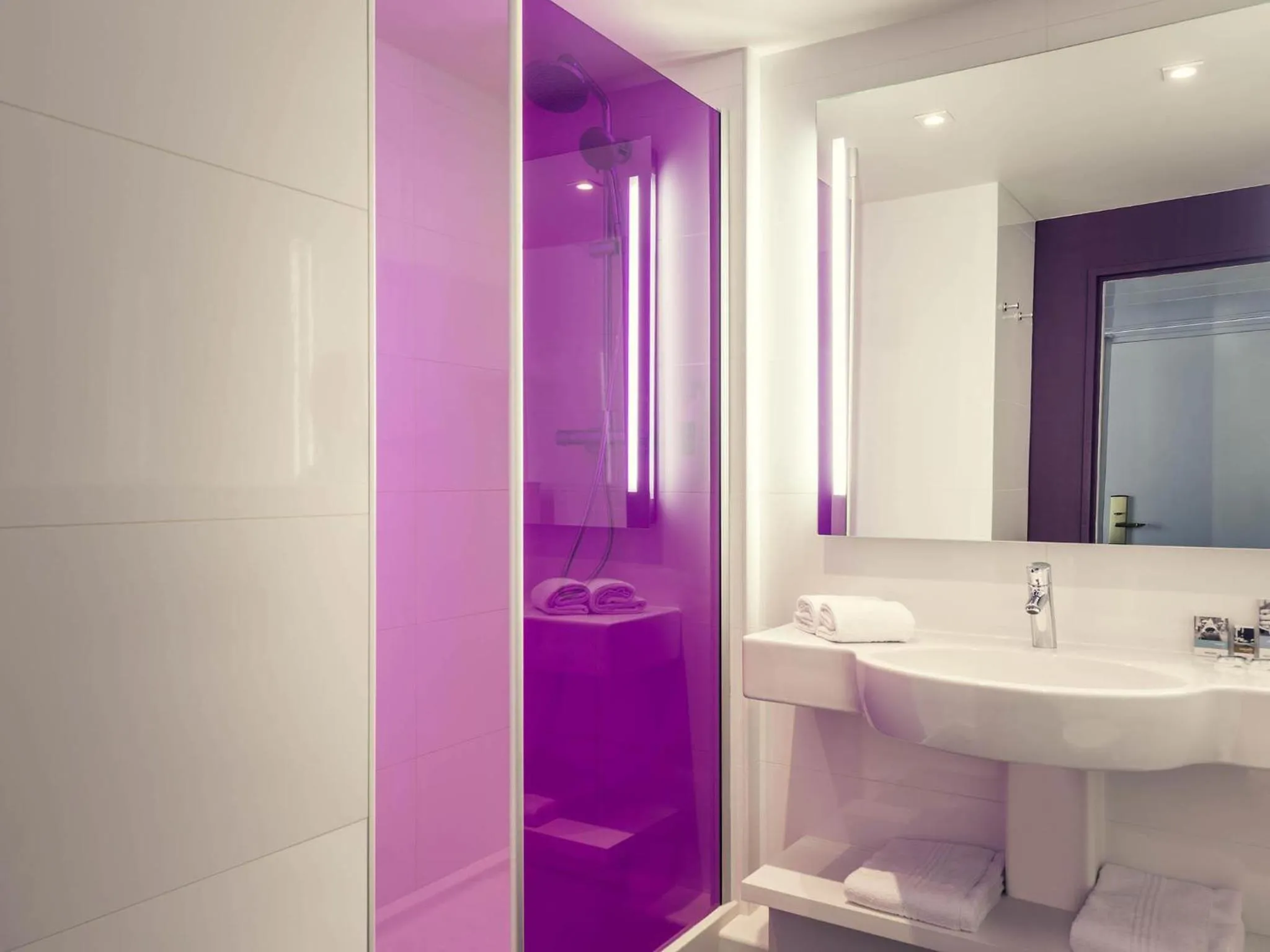 Bedroom in Mercure Paris Bercy Bibliothèque