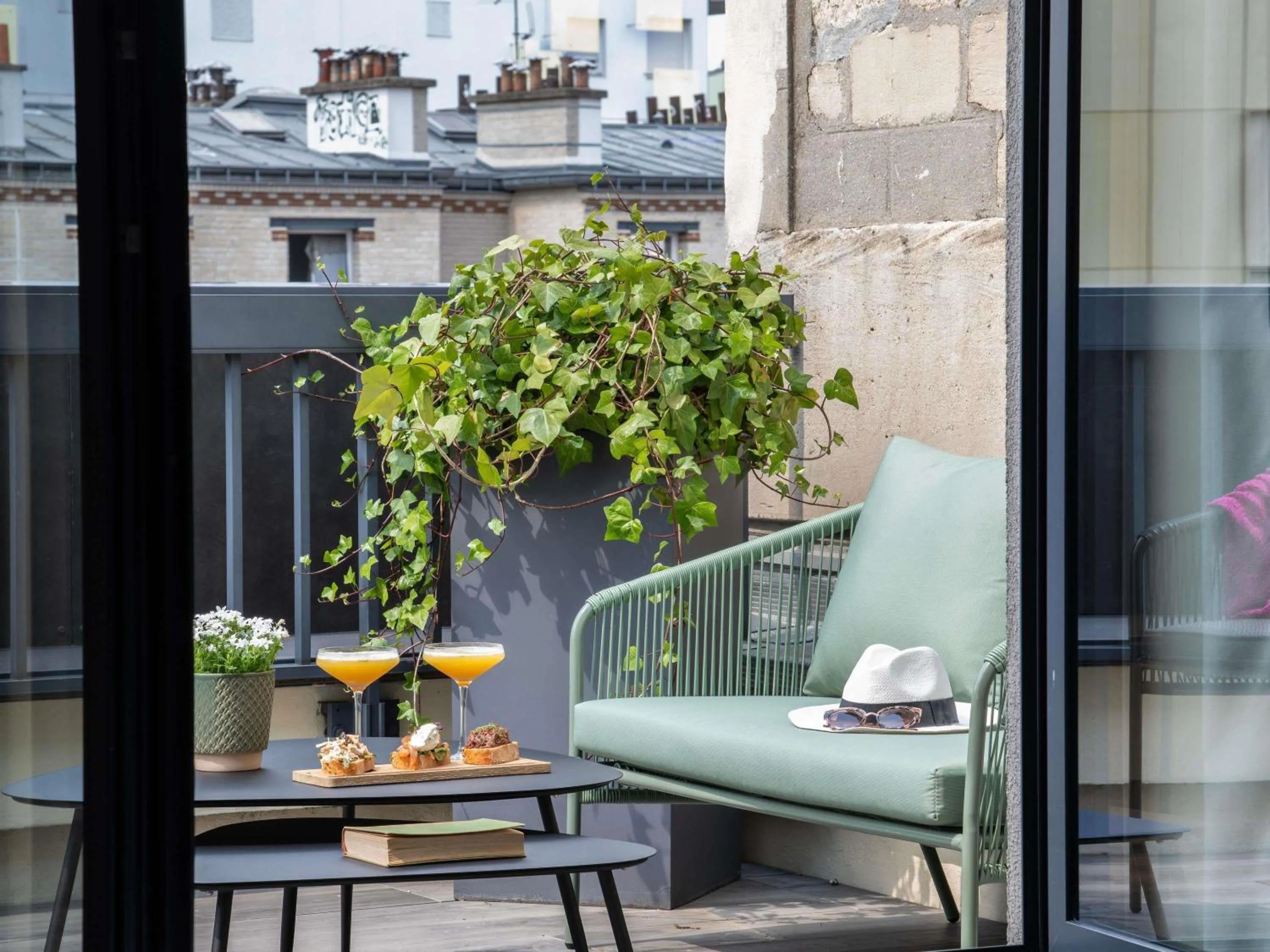 Bedroom in Mercure Paris Bercy Bibliothèque