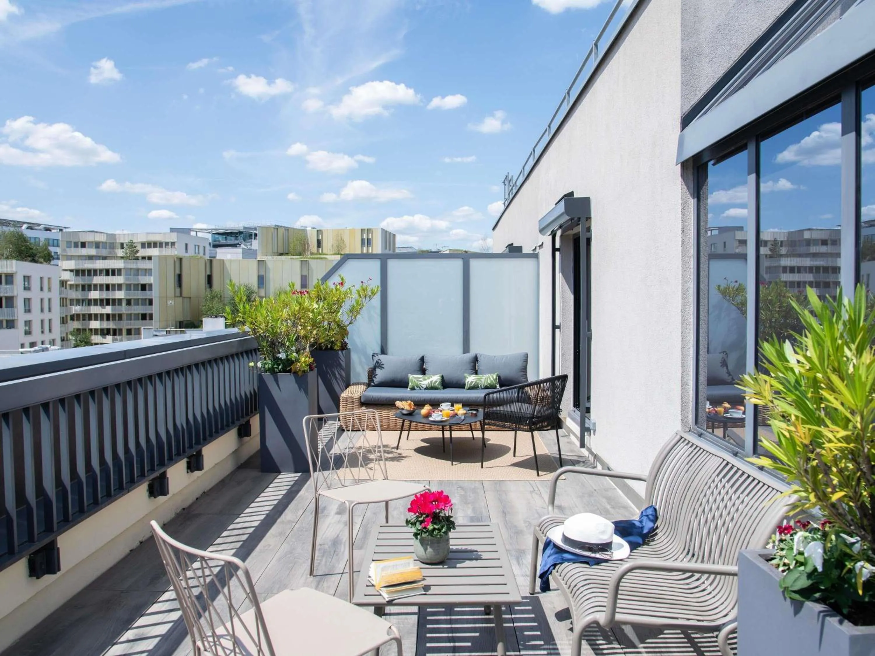 Bedroom in Mercure Paris Bercy Bibliothèque