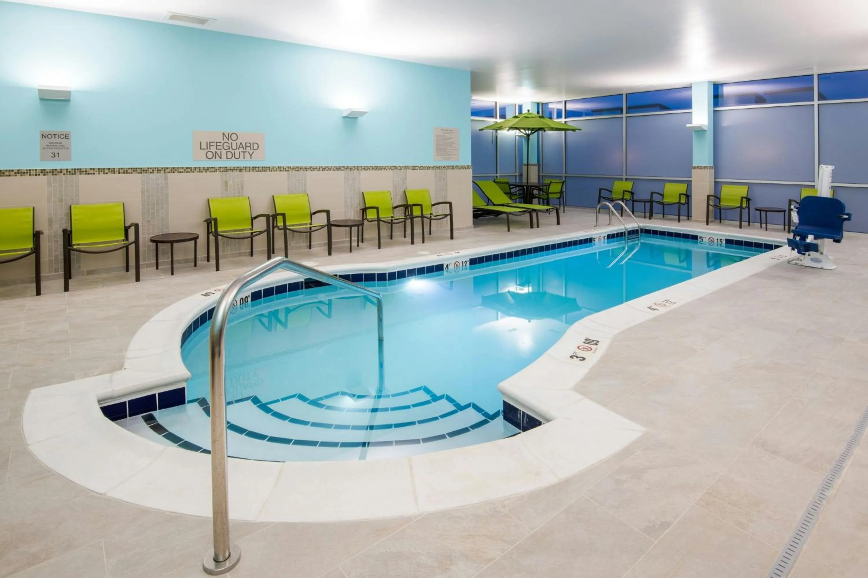Swimming pool in SpringHill Suites Denver Parker