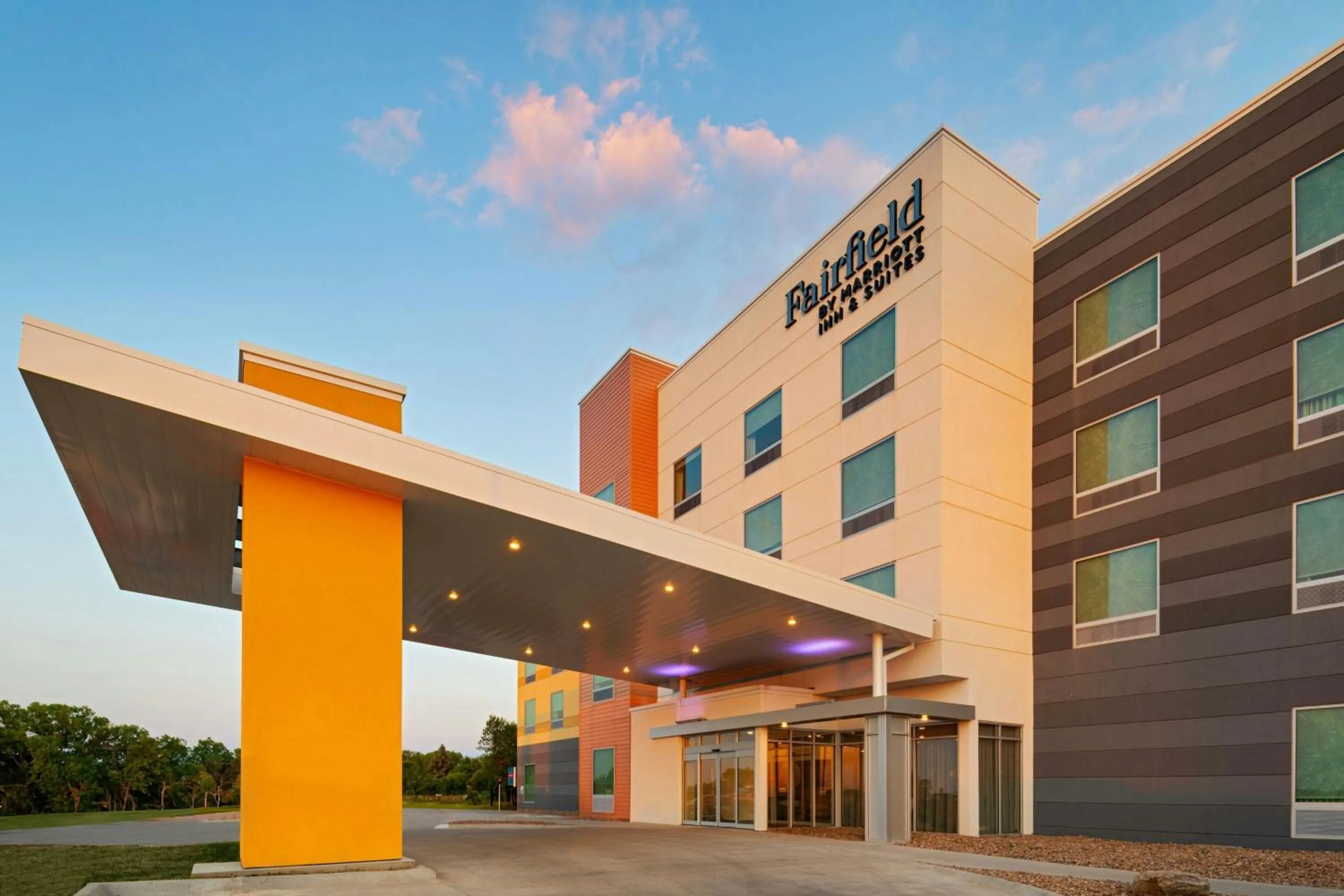 Property building in Fairfield Inn & Suites Lincoln Crete